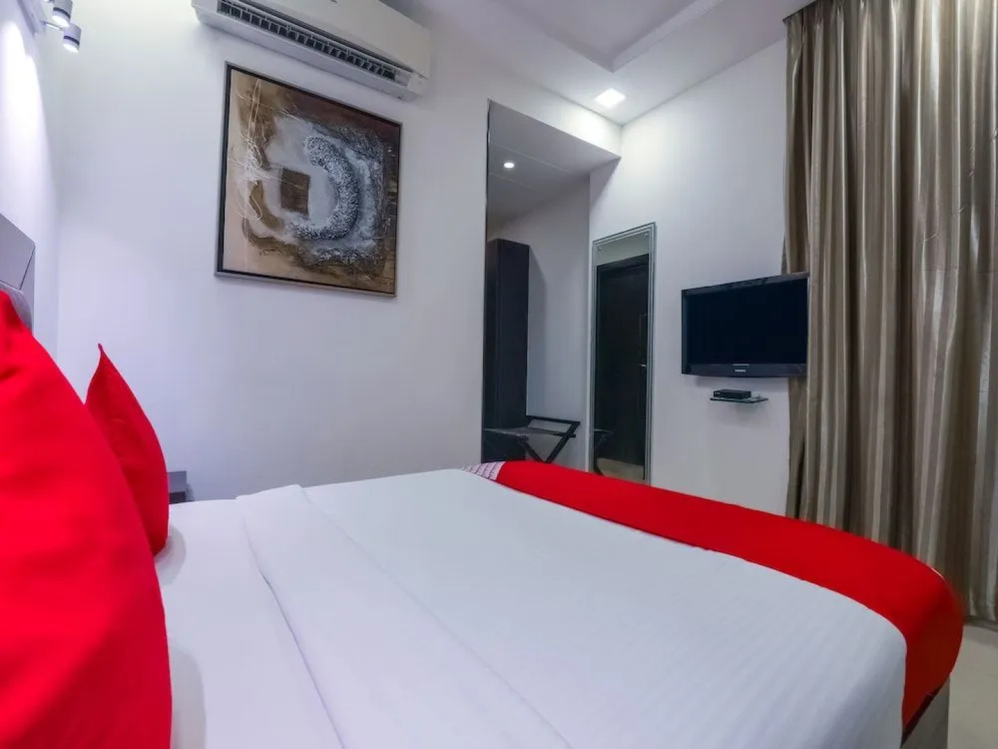 Capital O 1710 Hotel The Supreme