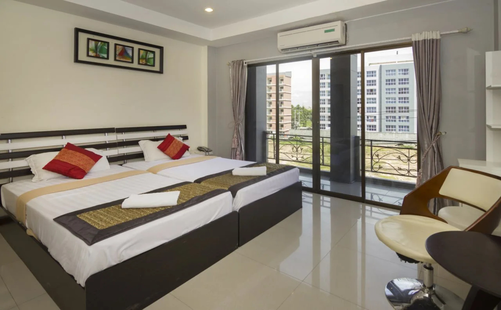 Royal Q&D Suites Hotel