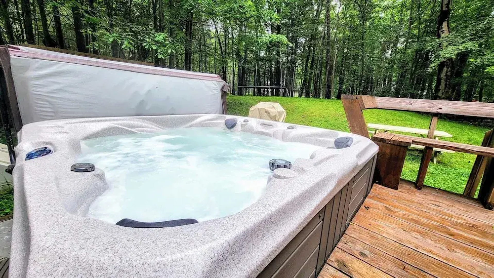 Mountain Memories by Avantstay Hot Tub Enclosed Deck, Large Yard w/ Fire Pit