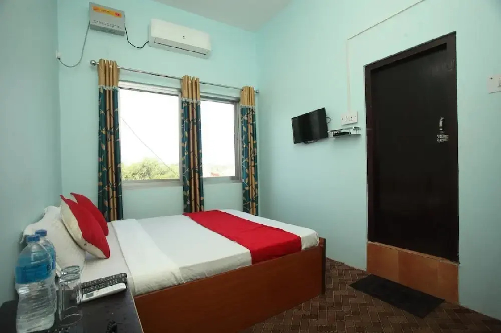 The Roadhouse Restro & Hotel By OYO Rooms