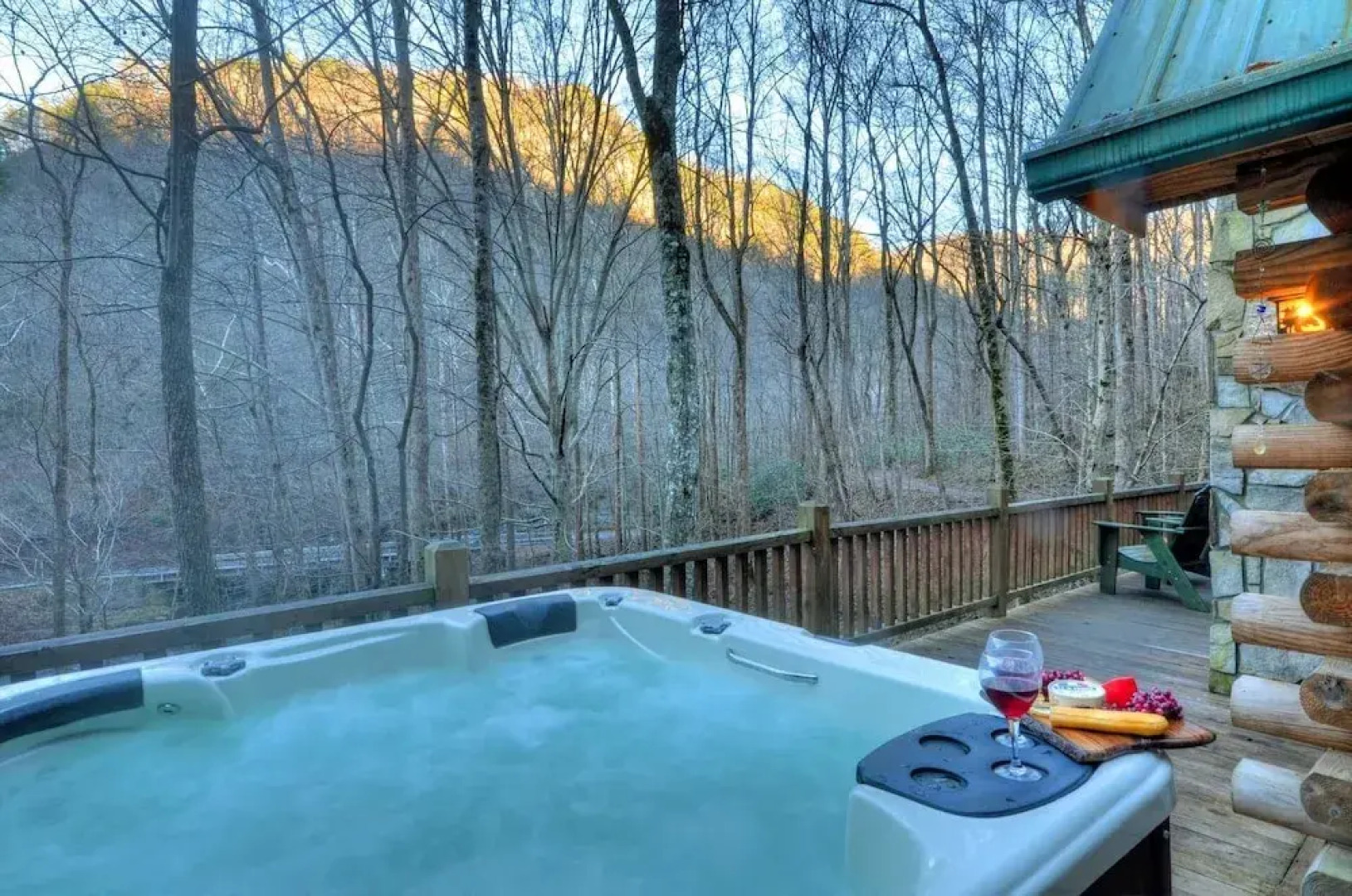 Nantahala Riverside 3 Bedroom Cabin by RedAwning