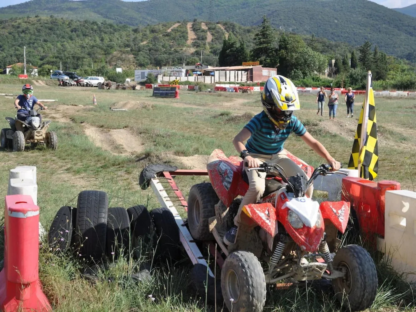 Paradise for All, With Private Pool, Trampoline, Table Tennis, Sports Field