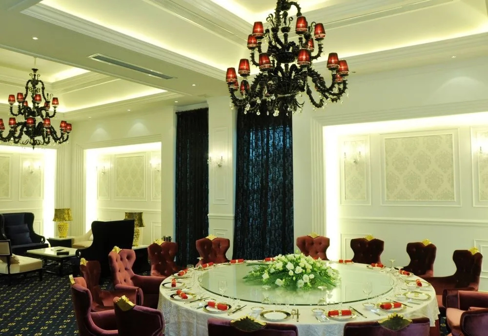 Lake View Garden Hotel