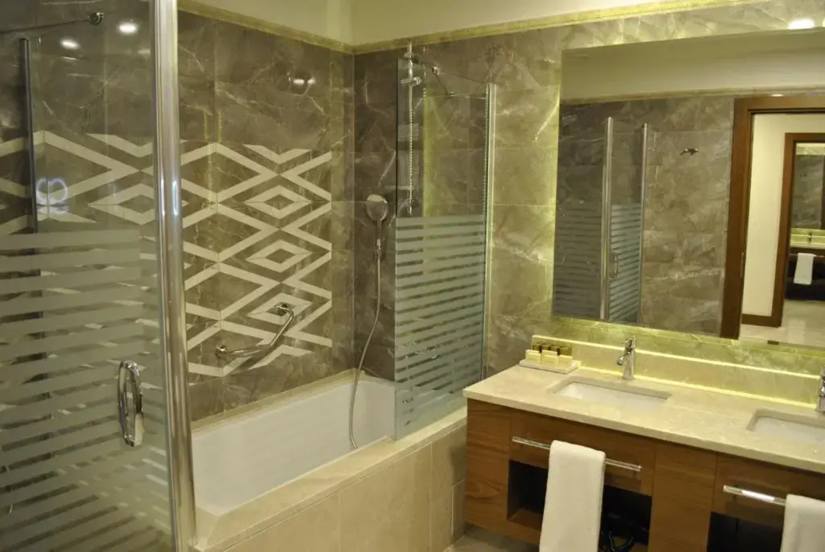 Kurmick Maysan Hotel