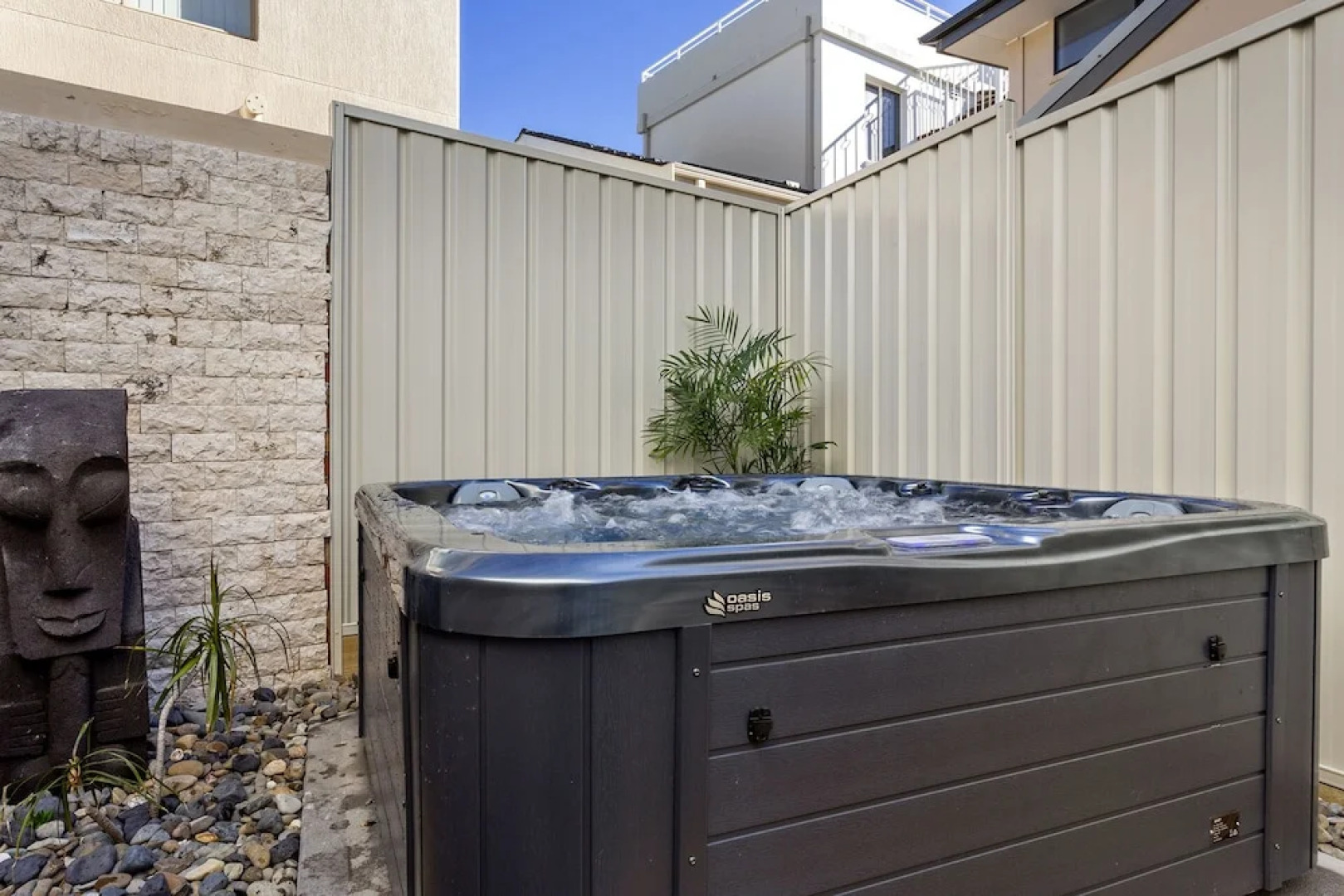 Whale Studio Apartment, 1a Ocean Street