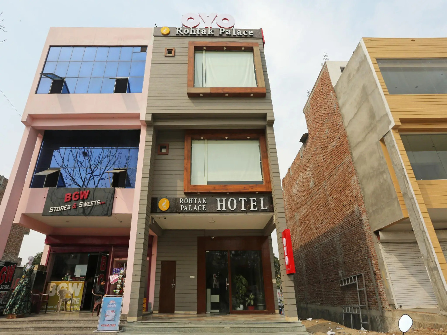 OYO 16678 Rohtak Palace