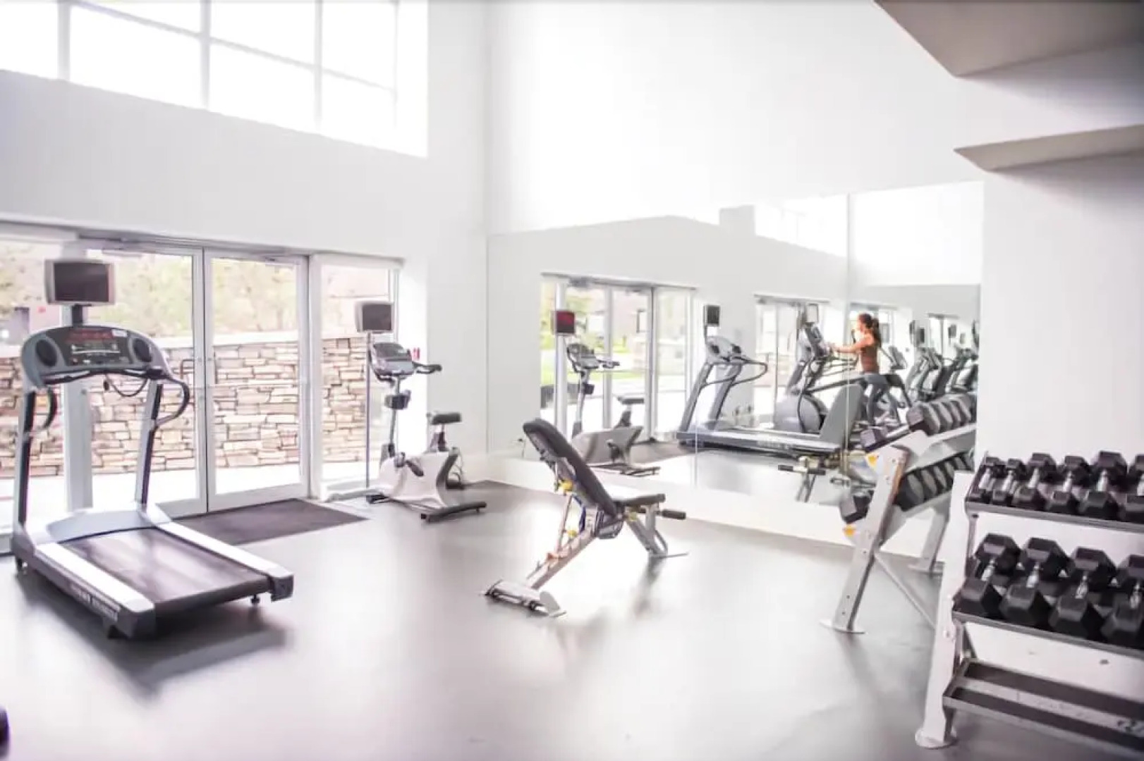 Executive Suites by Roseman - Luna