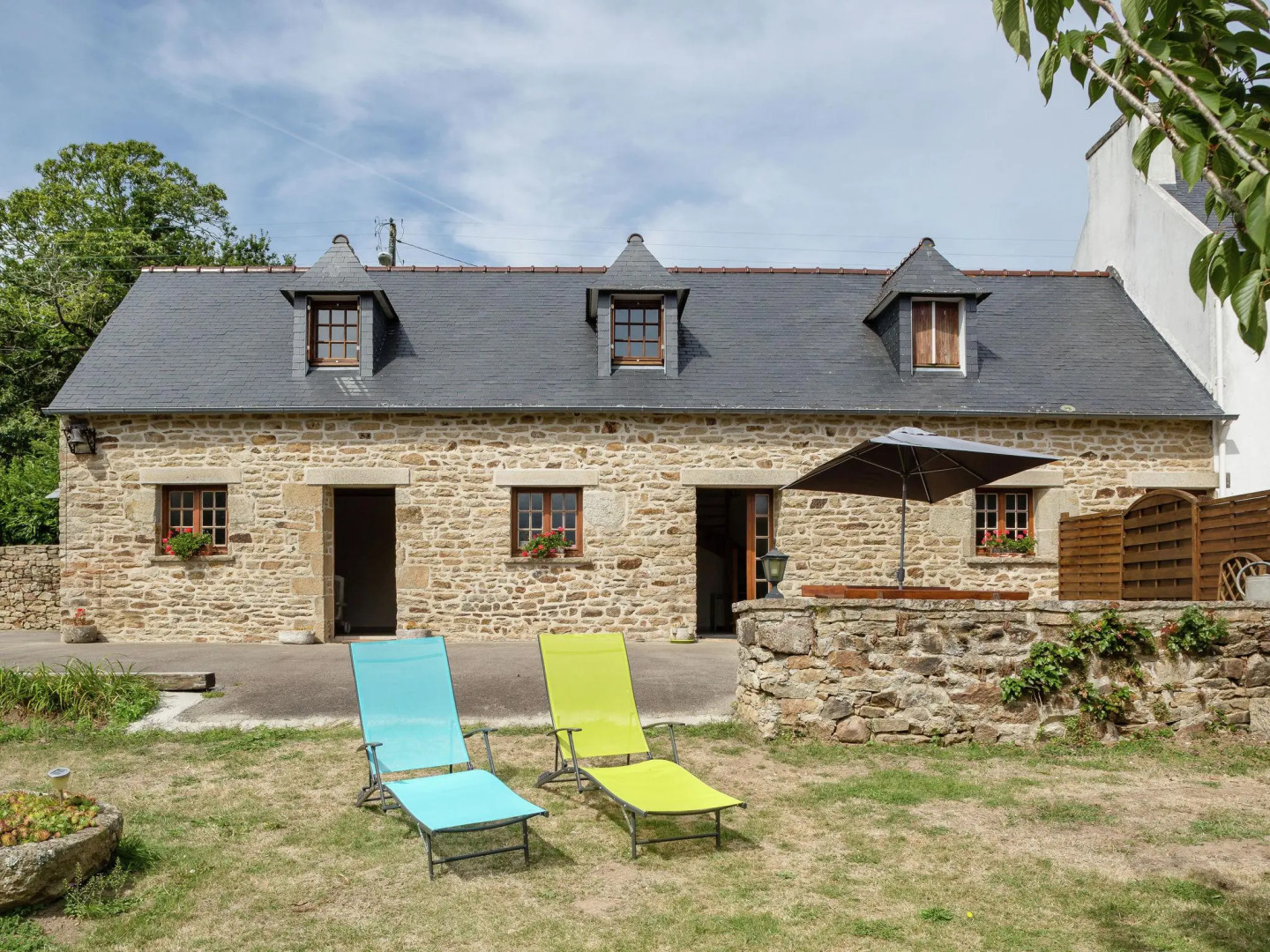 Rural holiday home near beach, culture and recreation in the tip of Brittany