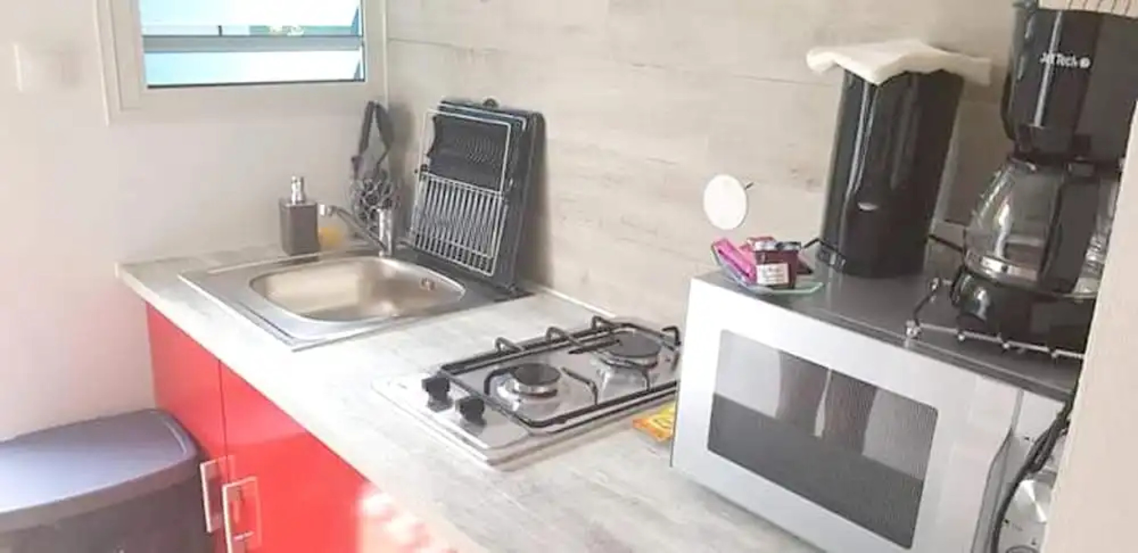 Studio in Saint-benoit, With Wonderful Mountain View and Enclosed Gard