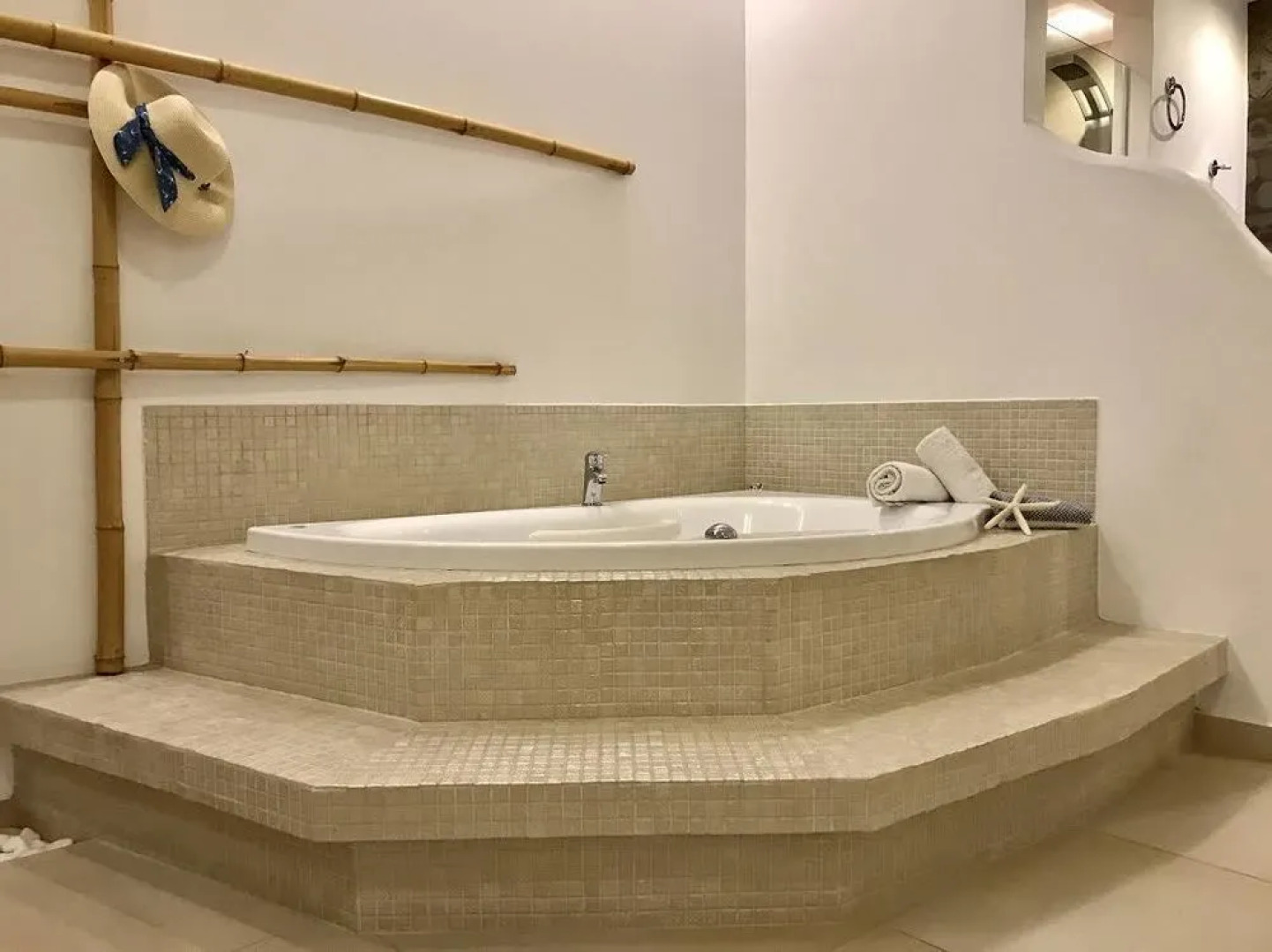 Queen Boutique Suites