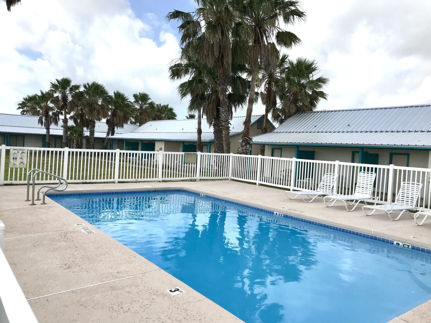 captain quarter's motel