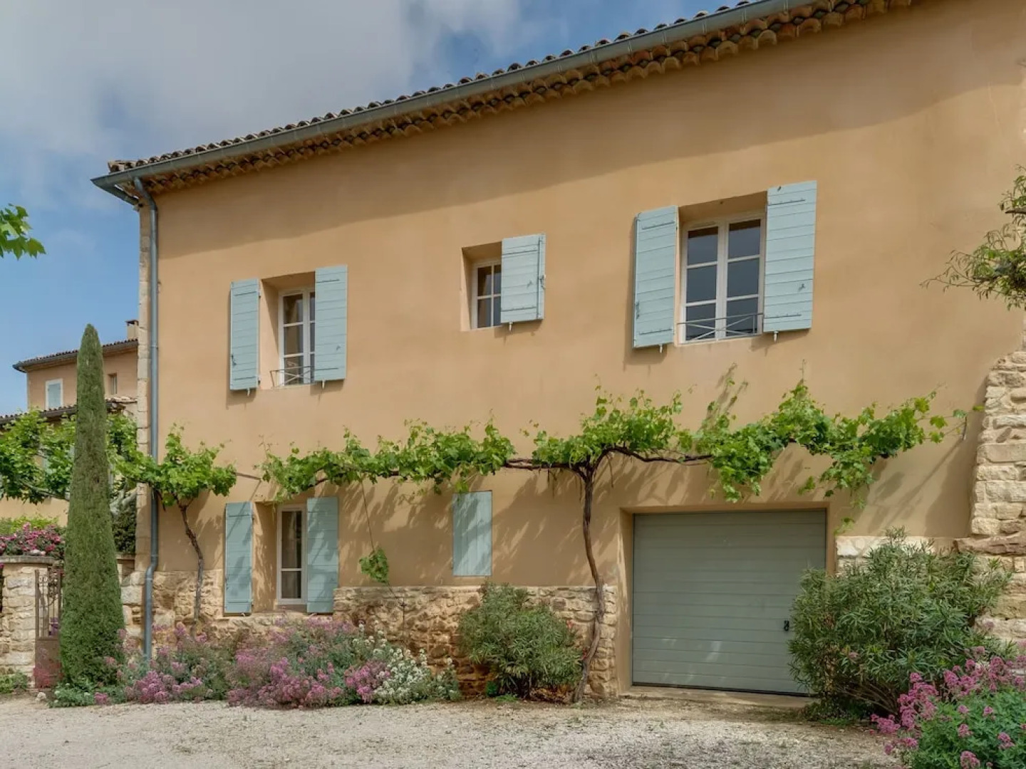 Secluded Holiday Home in Rustrel With Swimming Pool