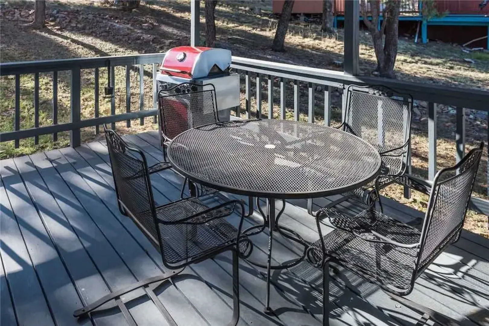 Gray Wolf Lodge - Four Bedroom Cabin with Hot Tub