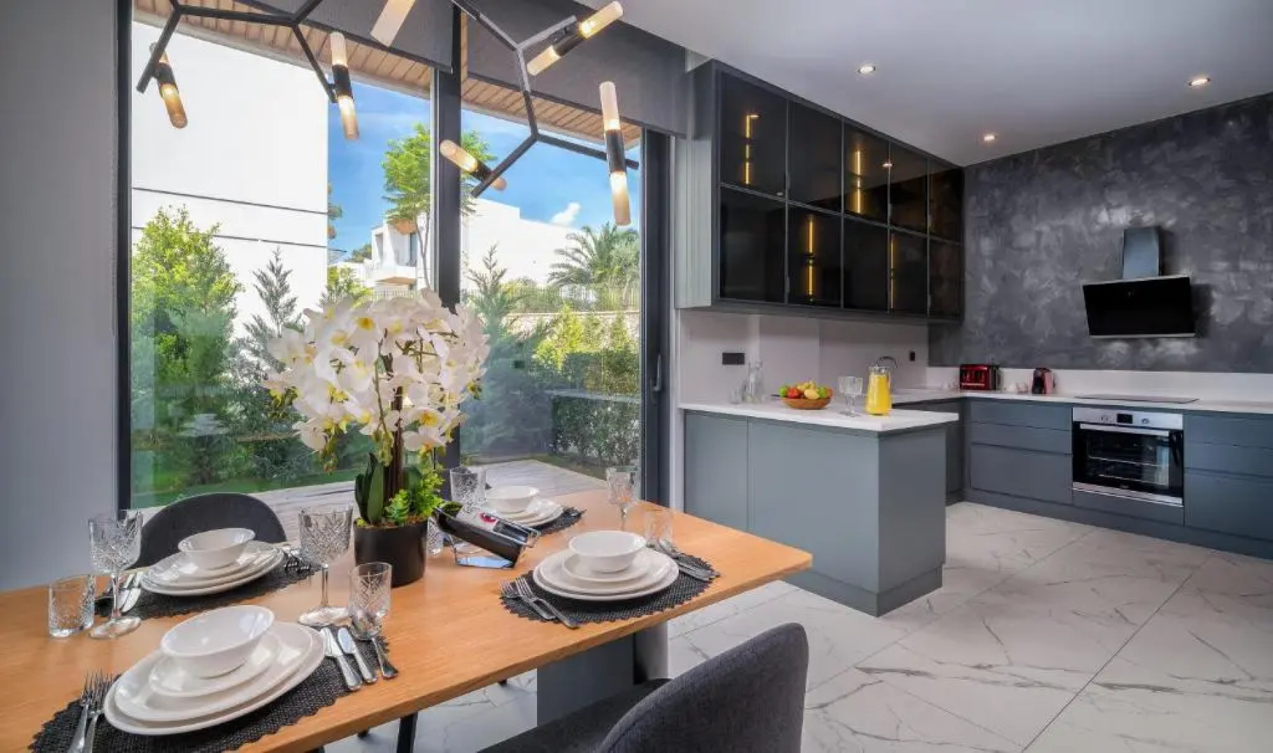 The Norm Collection Door'a