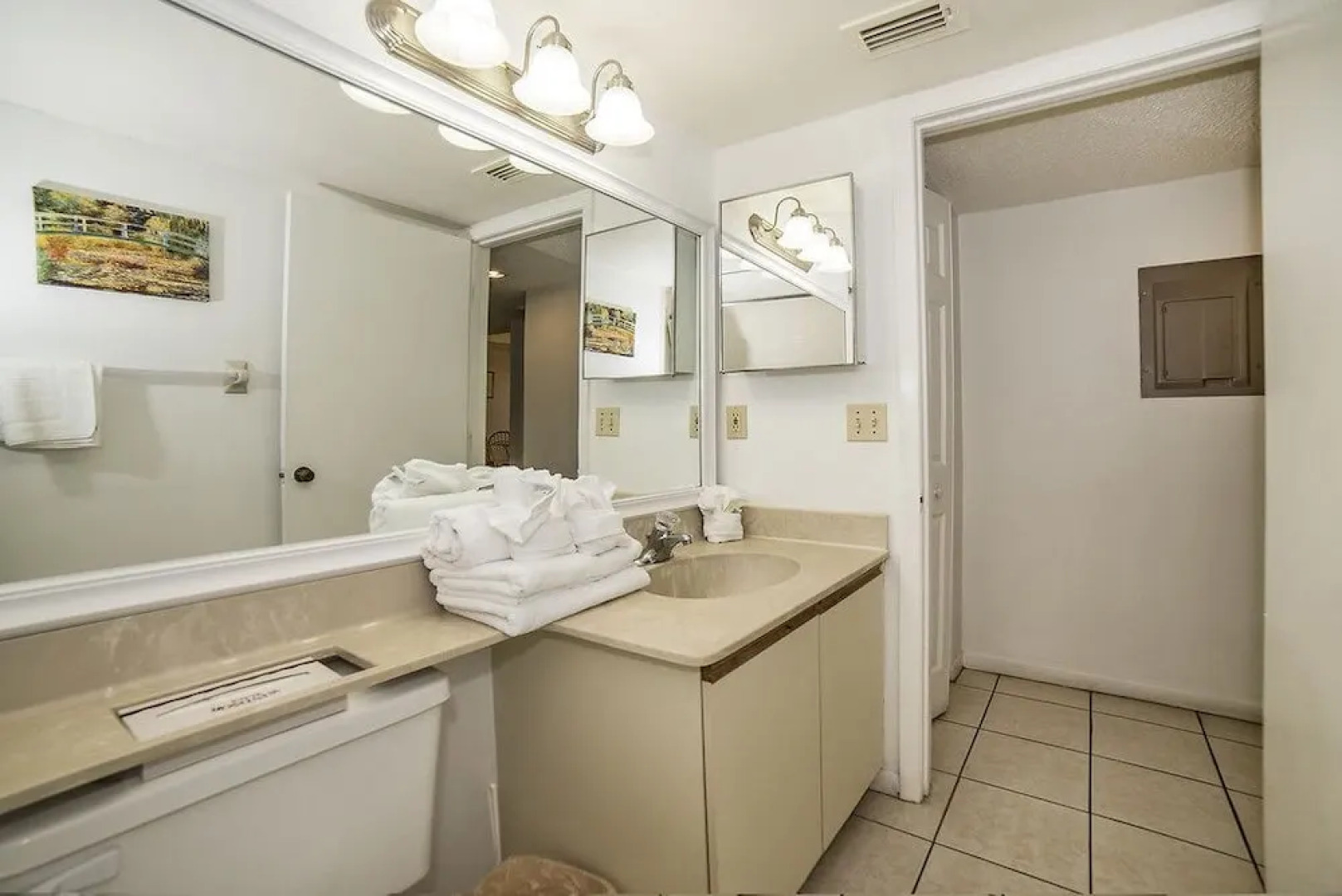 Shorewalk lakeview condo close to IMG