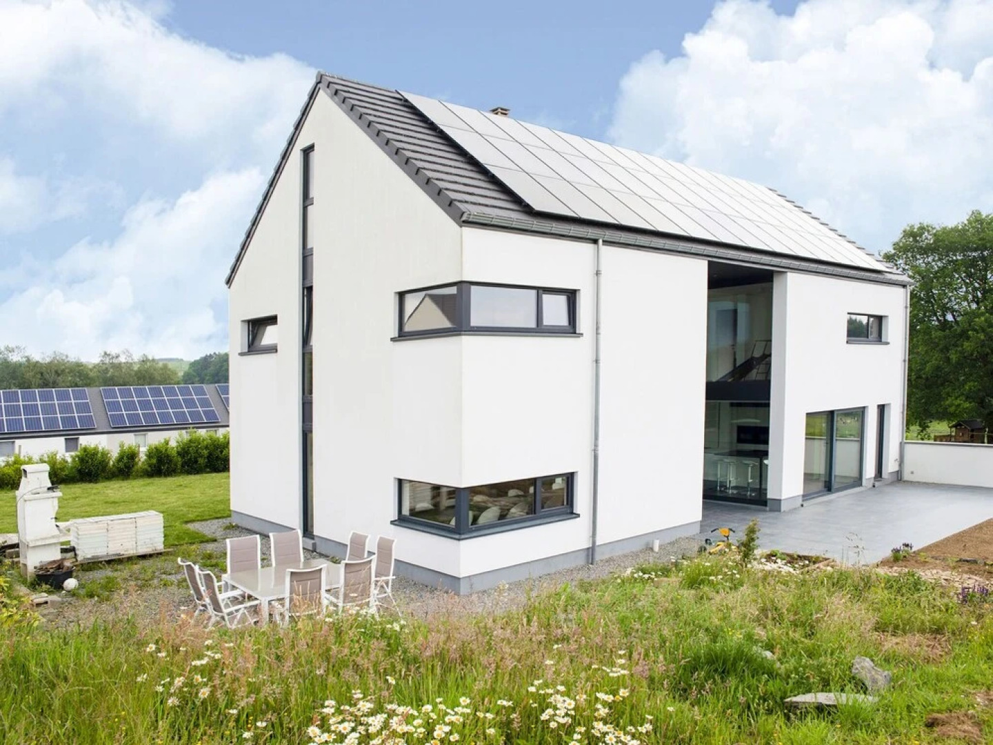 Plush Villa in Léglise near Forest