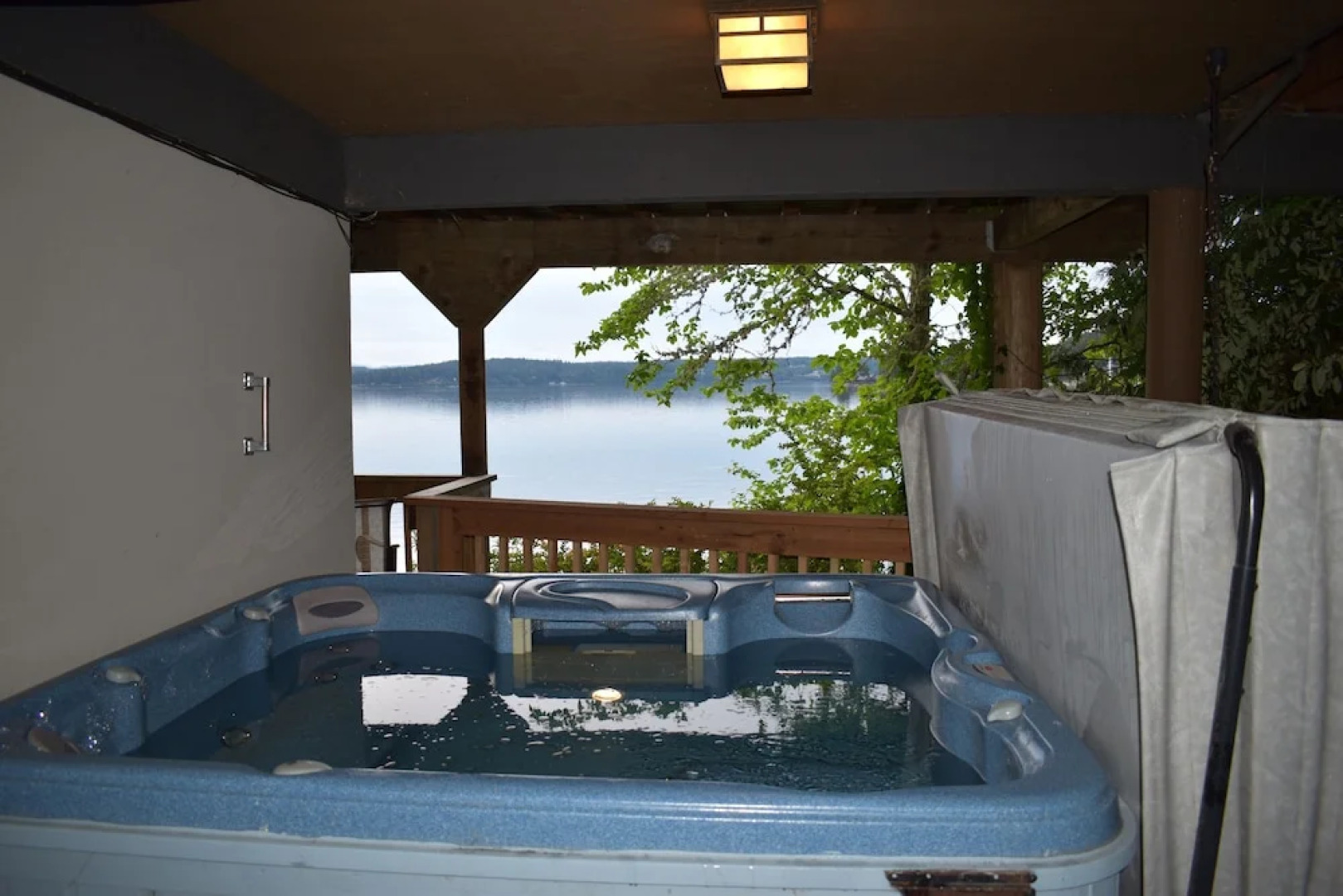 PNW MCM 155ft Private Waterfront Gem on Raft Island w/Hot Tub 3 Bedroom Home by RedAwning