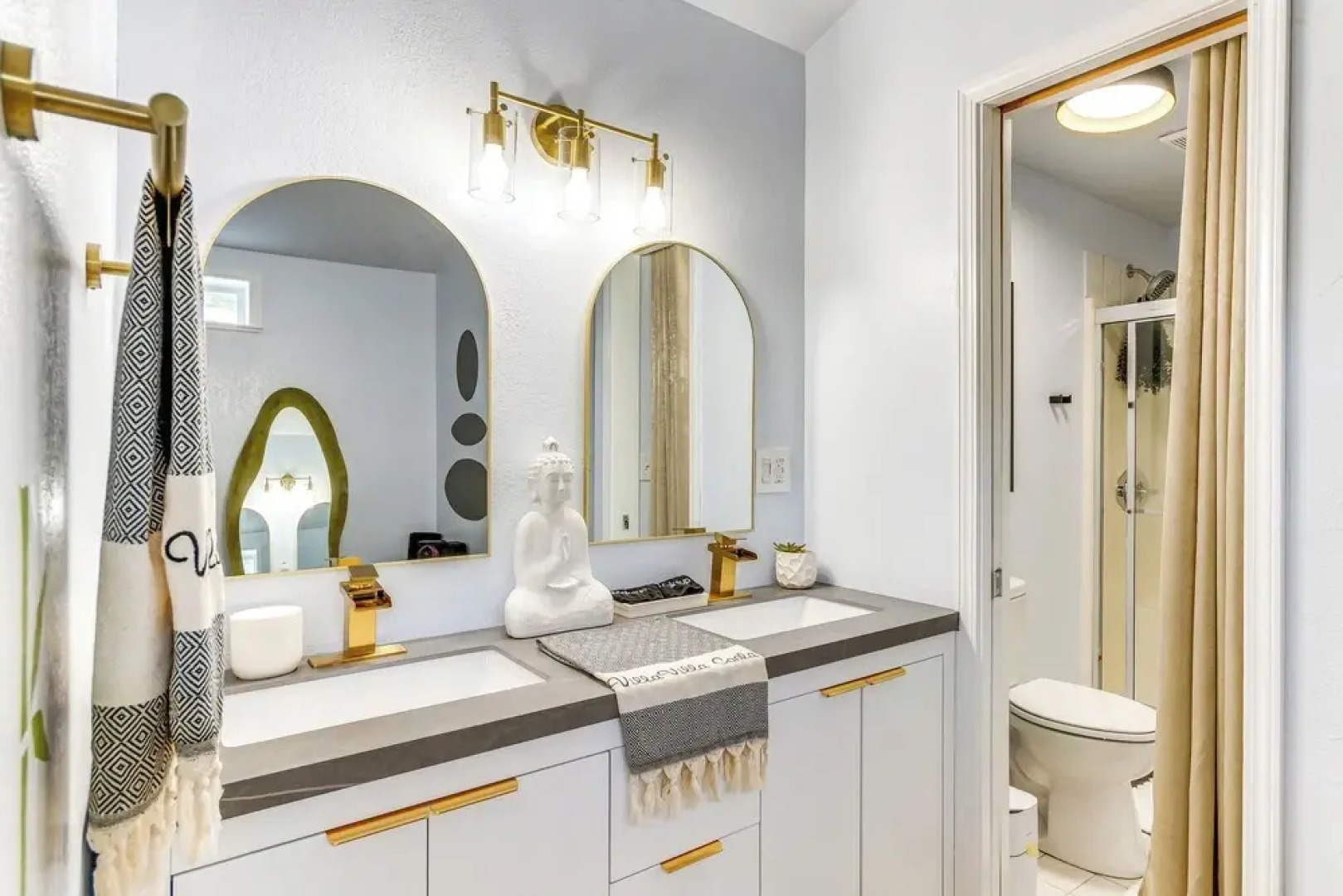 Retro-tropical Pensacola Home - 3 Mi to Downtown!