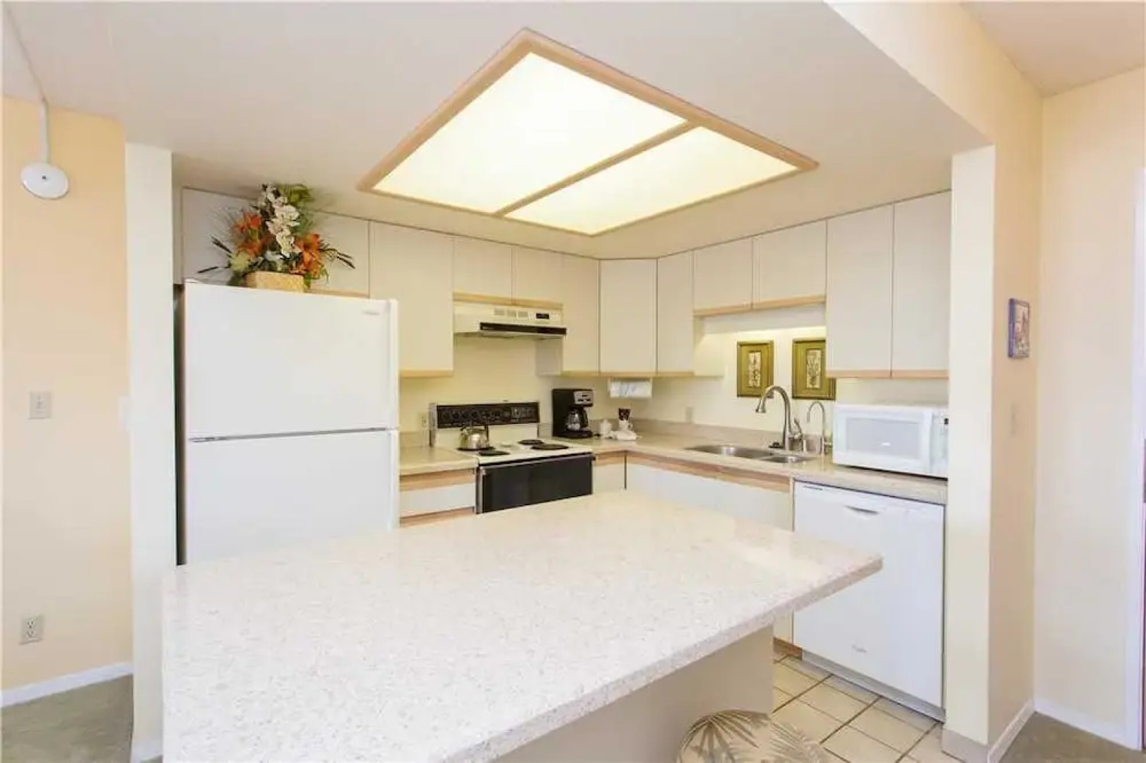 Maui Banyan H412 - One Bedroom Condo with Ocean View