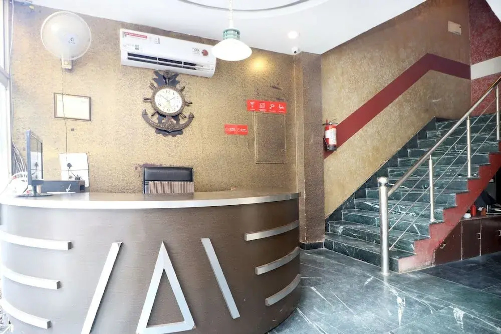 OYO 4849 Hotel Staywell