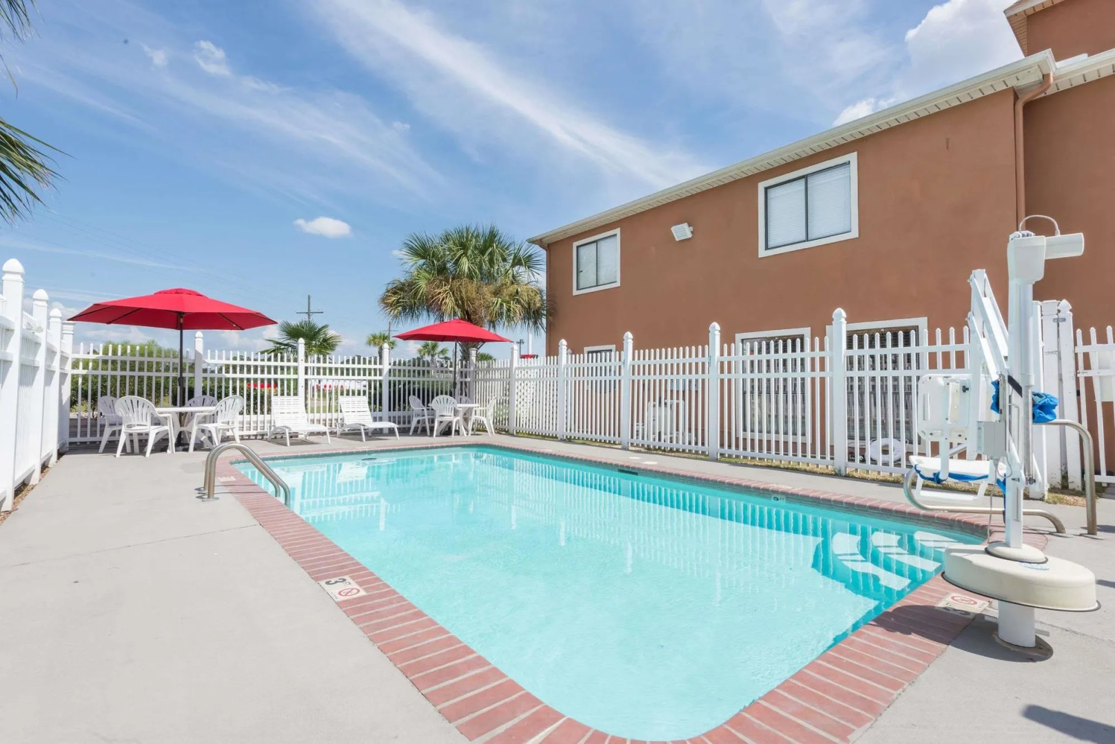 Days Inn by Wyndham Sulphur LA