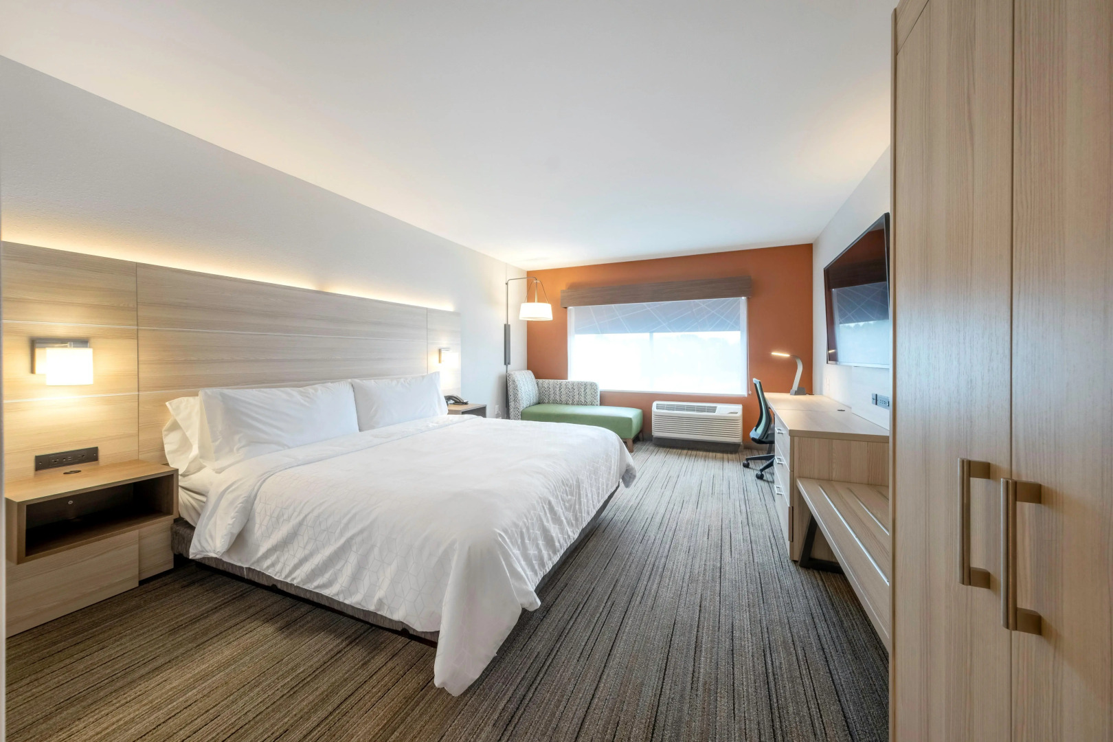 Holiday Inn Express & Suites Staunton by IHG