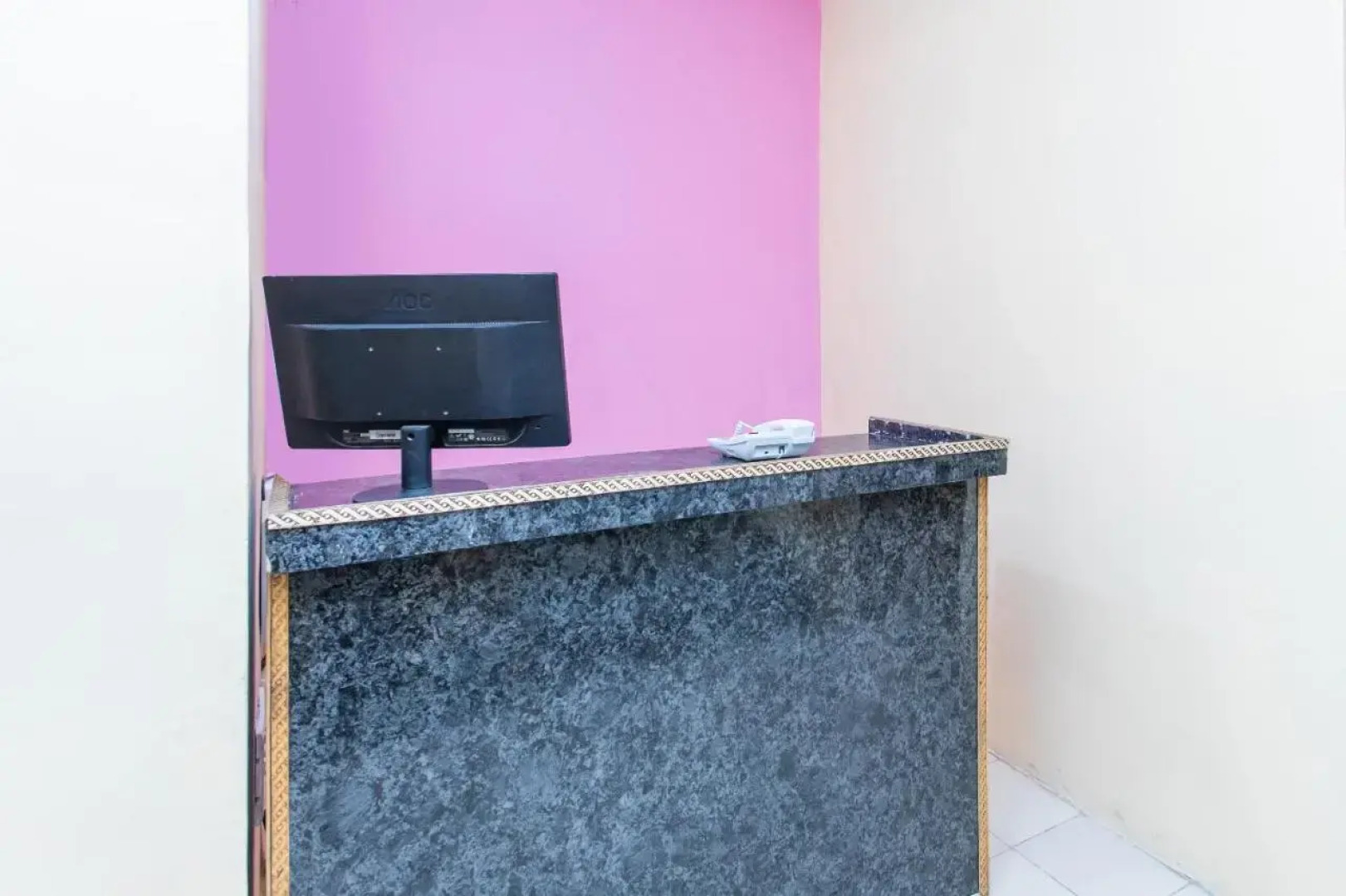 OYO 27817 Hotel Decision