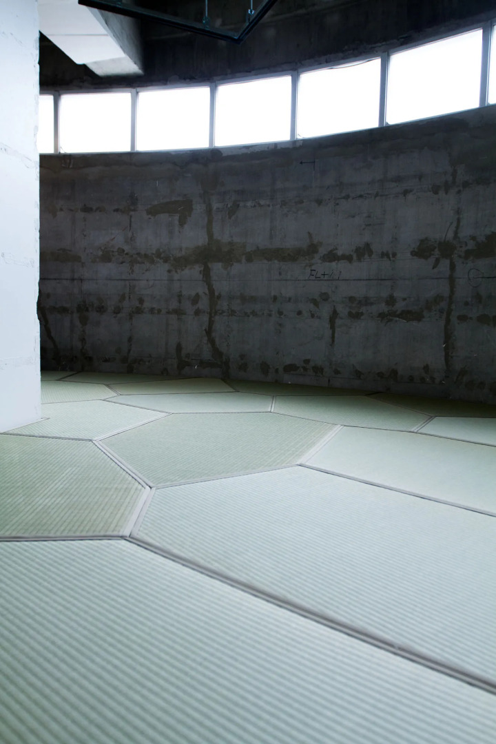 Hostel and Dining Tanga Table