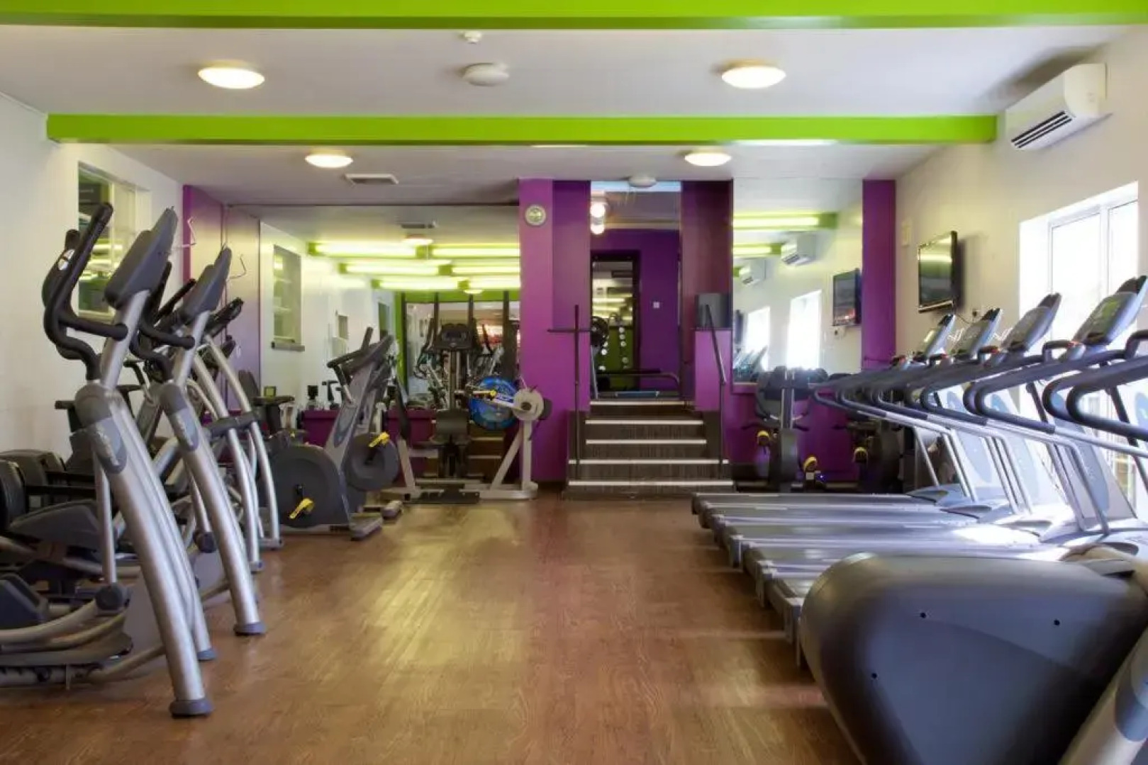 Manchester Airport Stanley Hotel by Belvilla