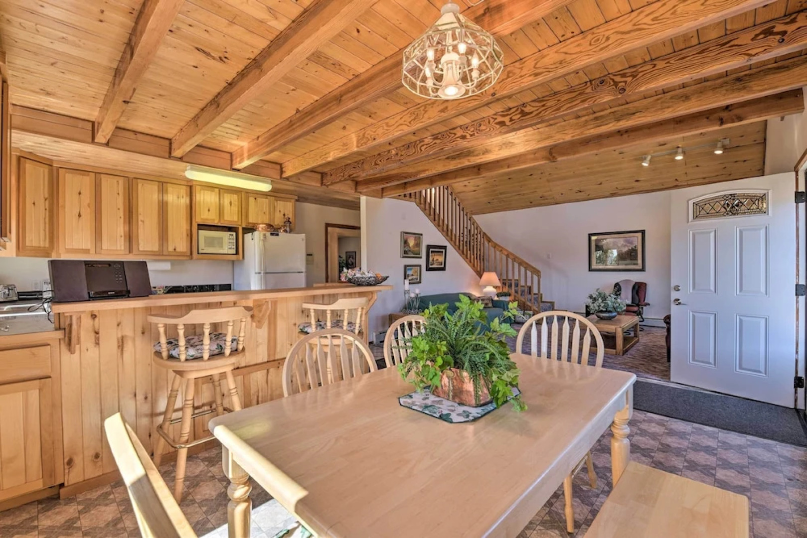 Questa Home w/ Views - 13 Mi to Red River Skiing!