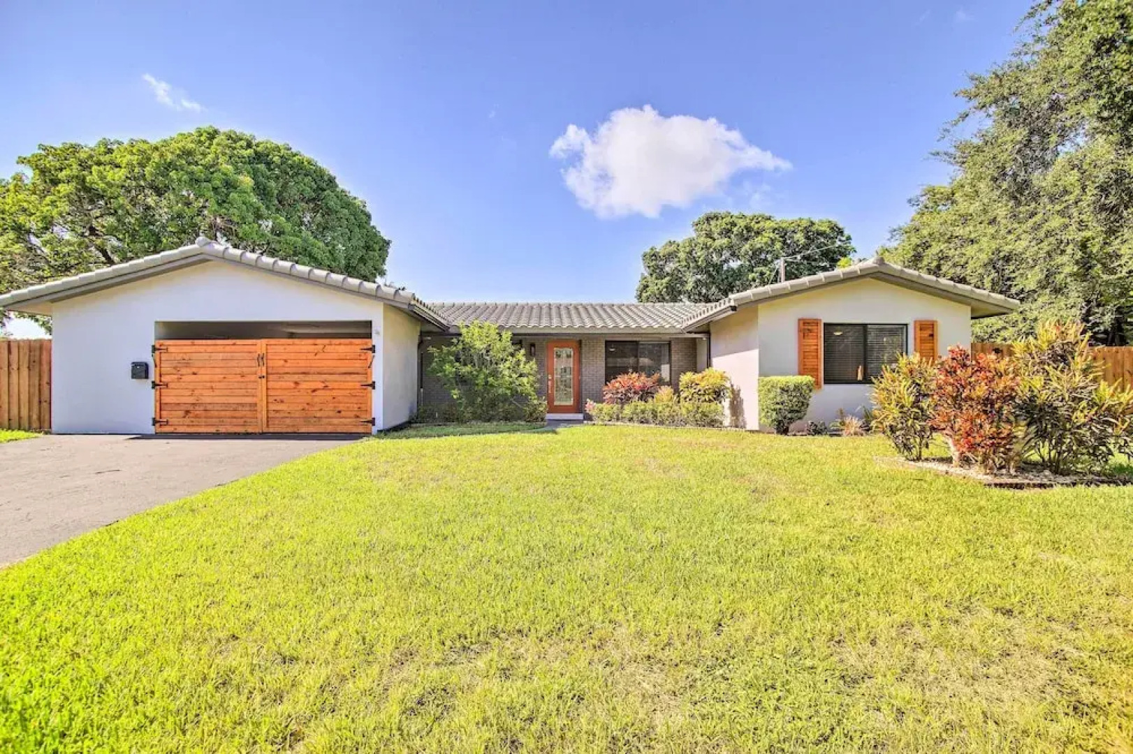 Wilton Manors Home w/ Pool ~ 4 Mi to Beach!