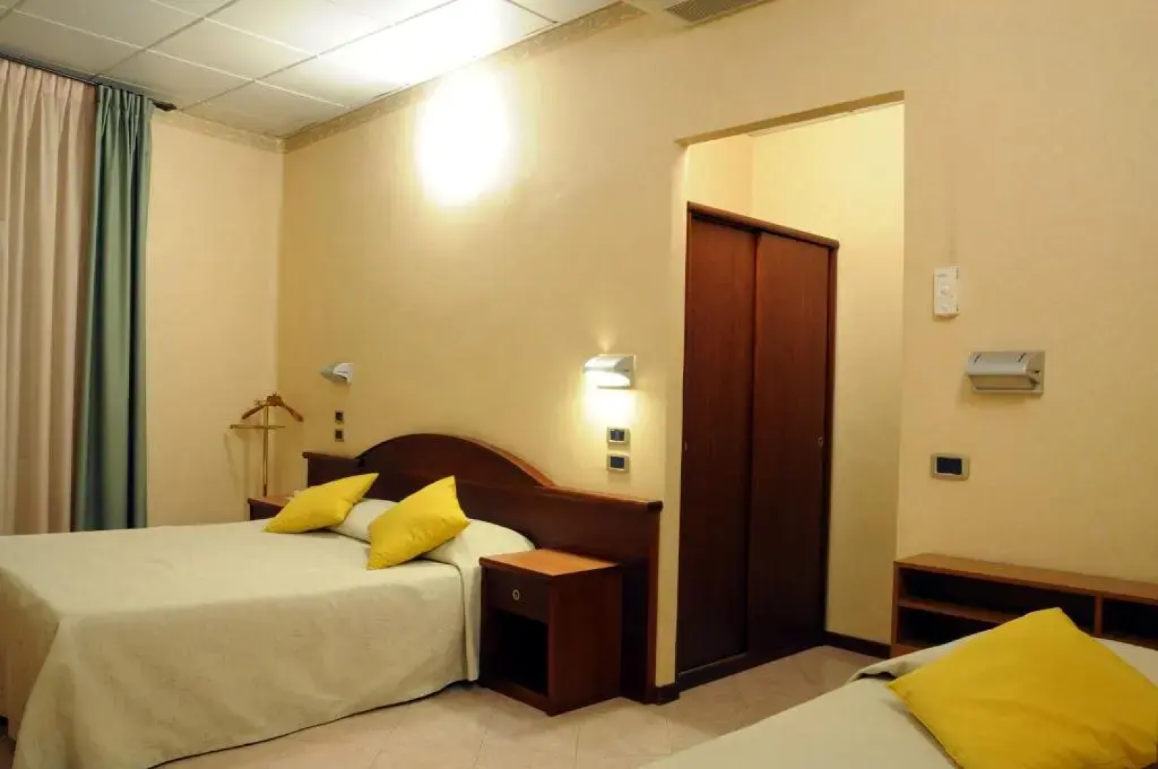 Hotel Button