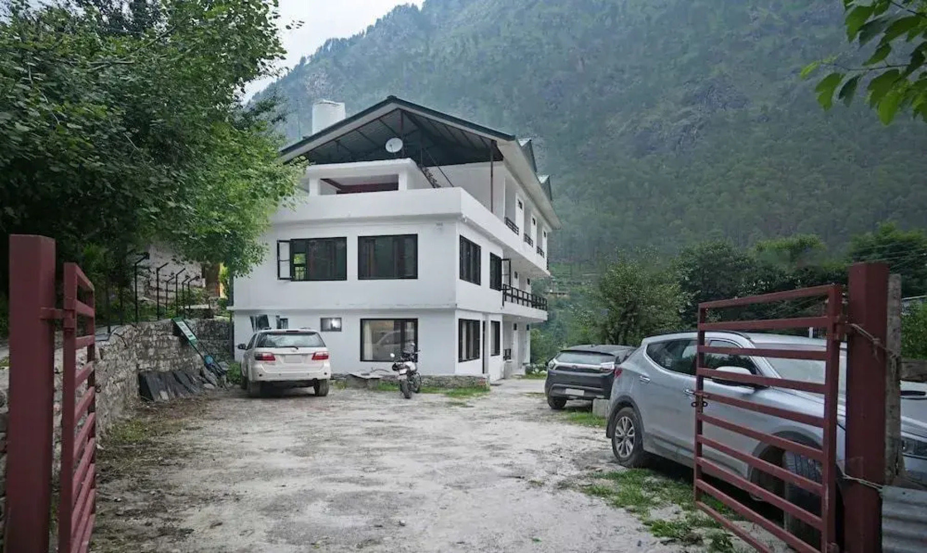 Treebo Trend Woodward II