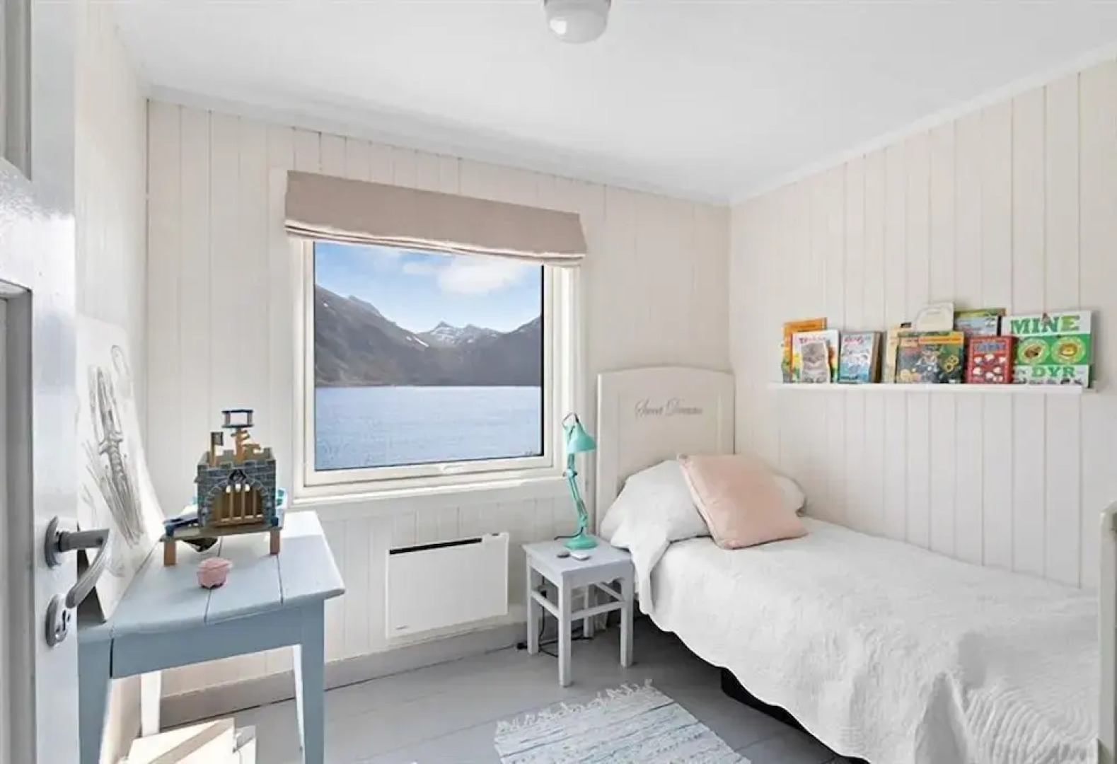 Private Cozy House by the Fjord