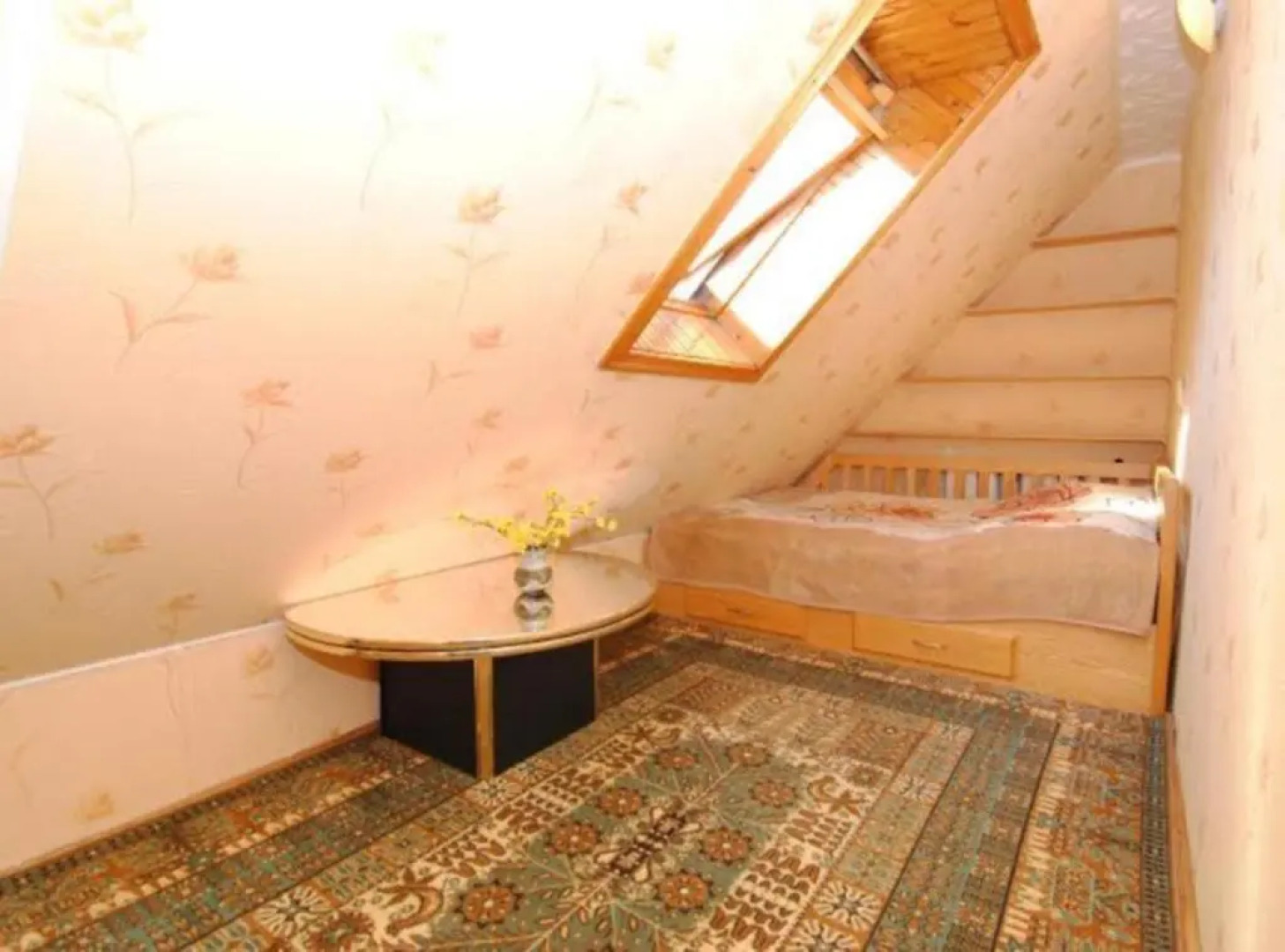 3 kambarių butas ir kotedžas