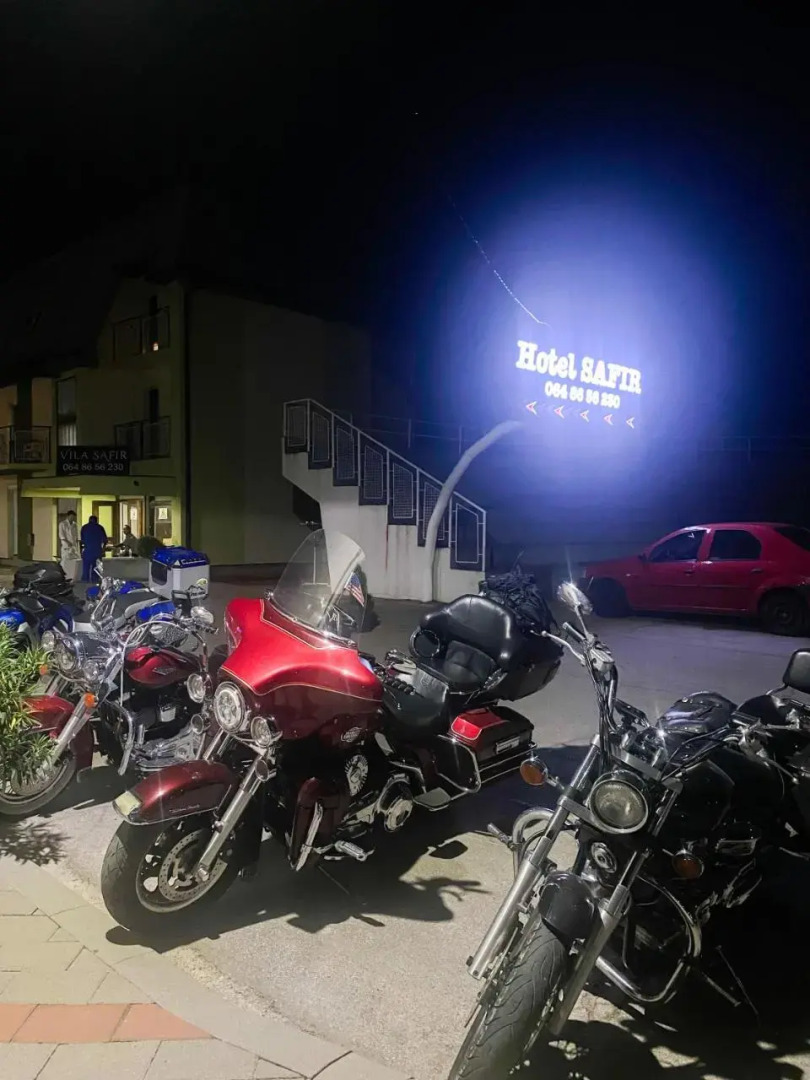 Plavi restoran, Loznica