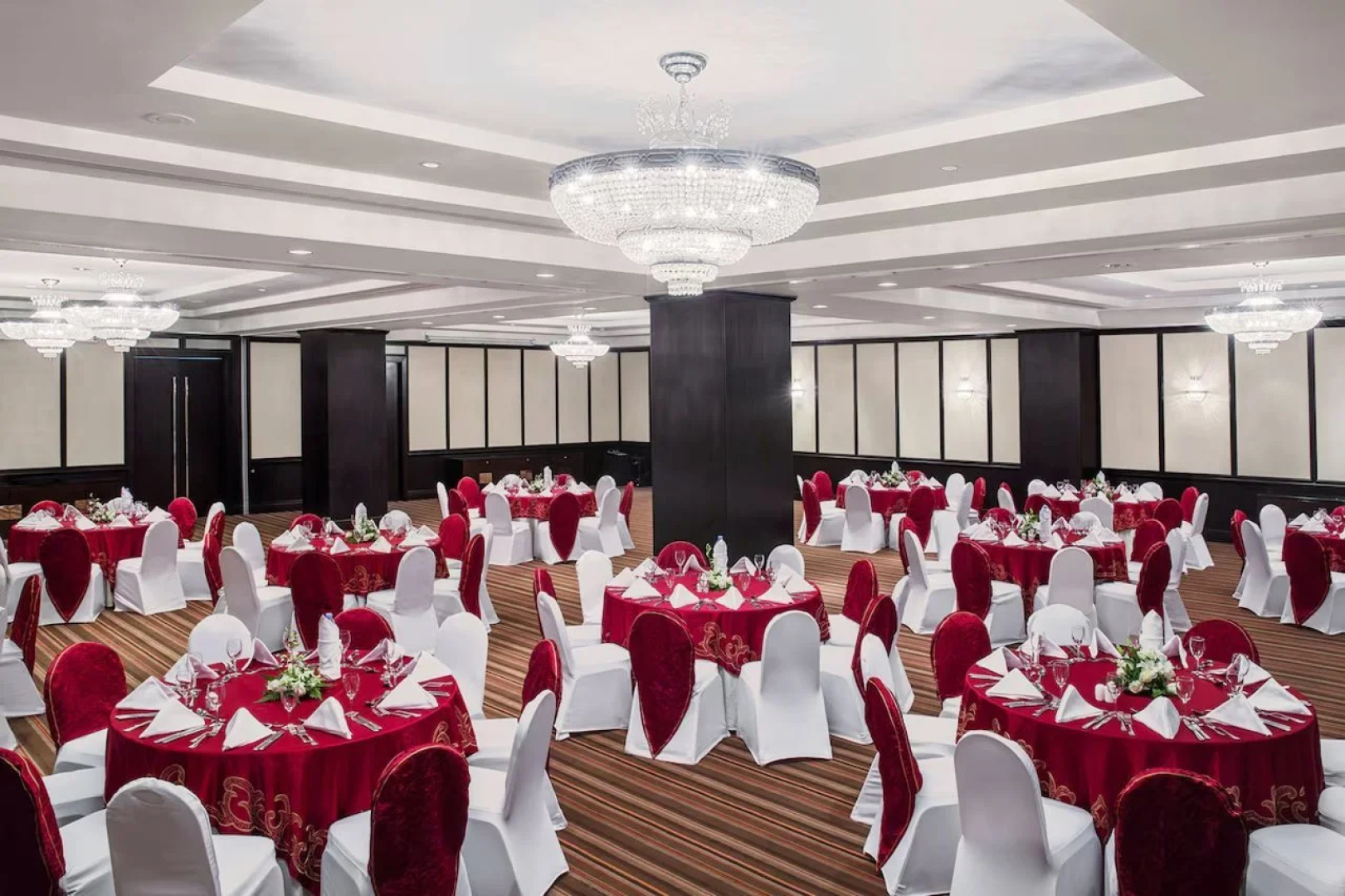 Mövenpick Grand Al Bustan Dubai