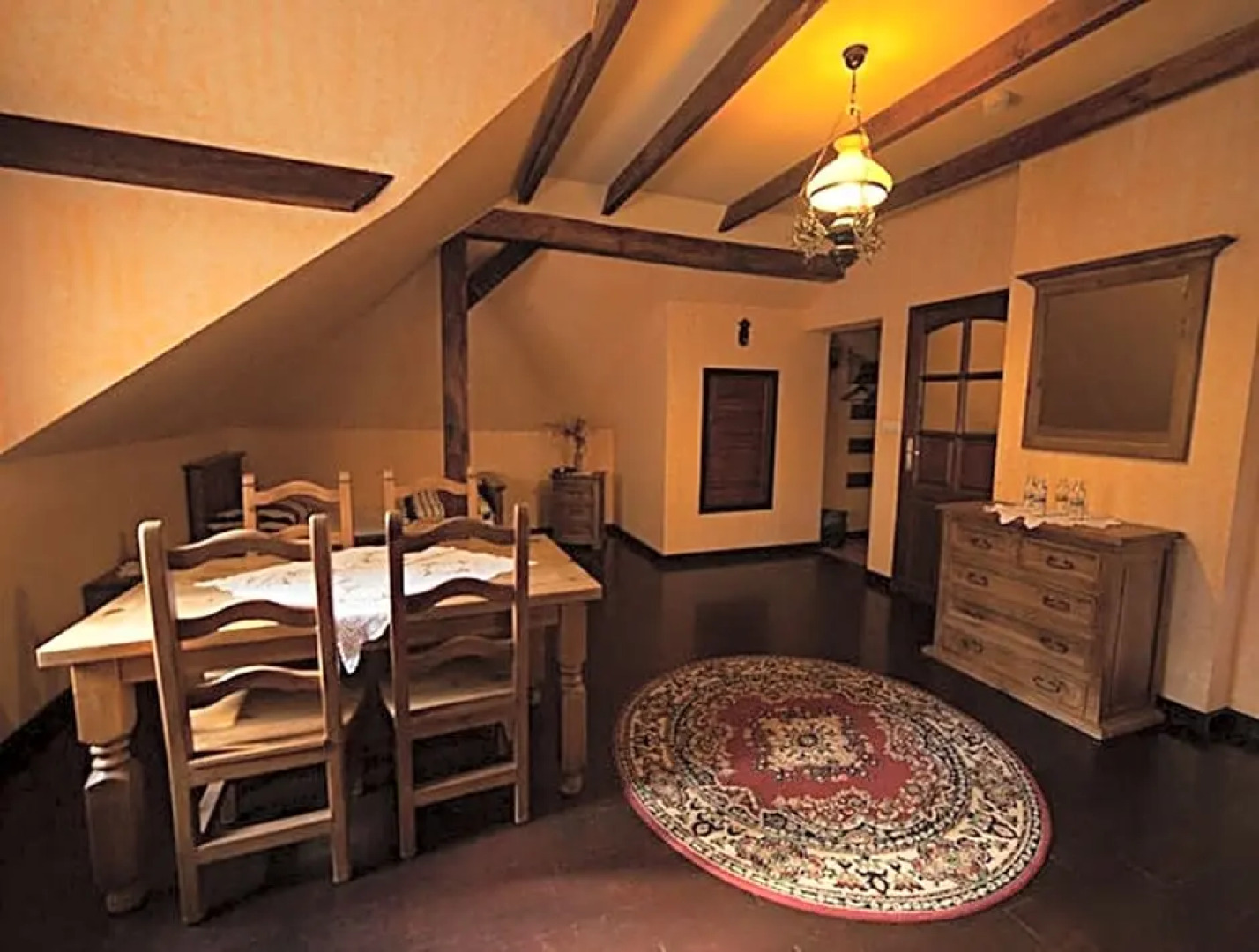 Stylowy Zajazd Pod Czarnym Kogutem