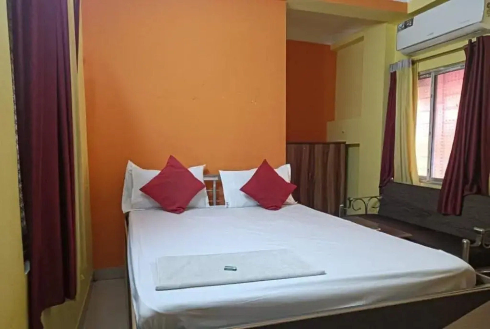 Trinayani Stay - 3 min Walk to Temple