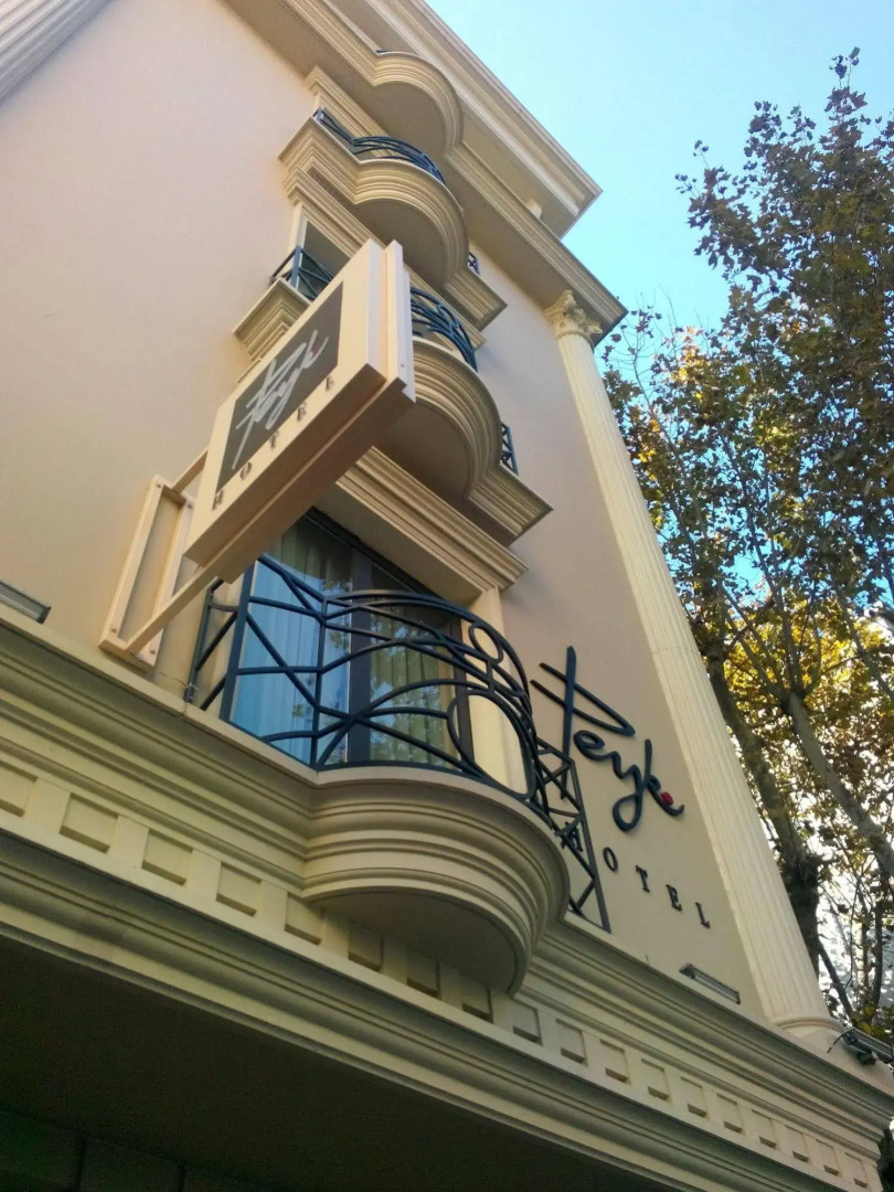 Peyk Hotel