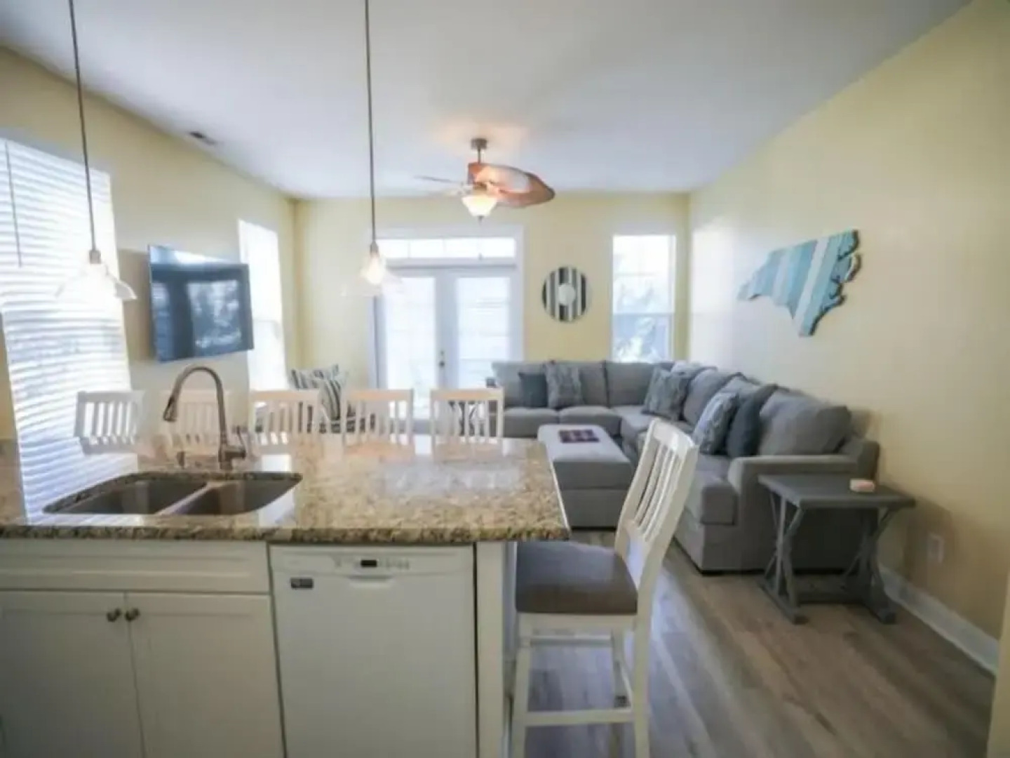 Sandy Bottoms - Relax, Unwind, And Enjoy All The Beach Has To Offer 3 Bedroom Home by Redawning