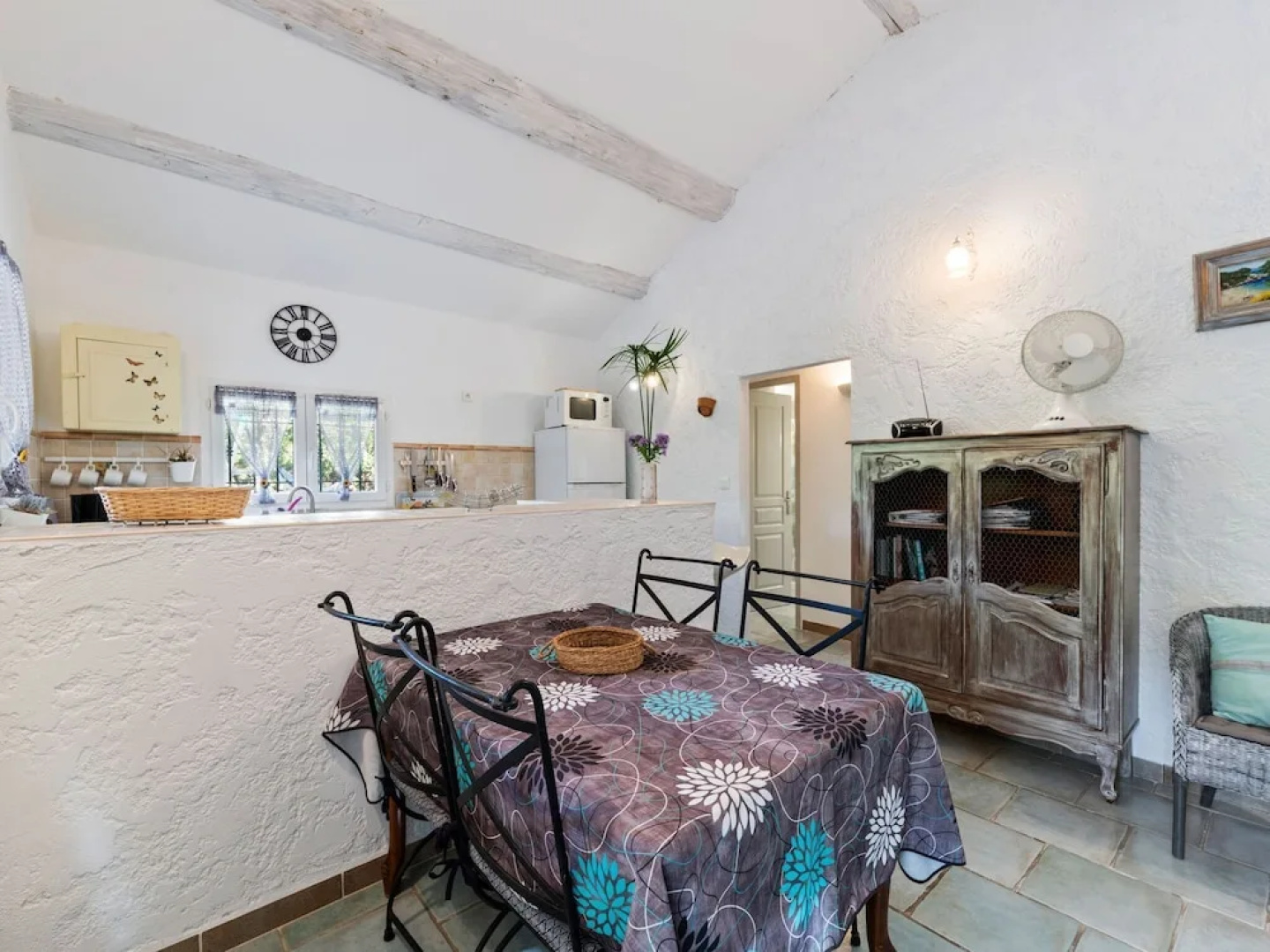 Tastefully Furnished Villa With Terrace, Private Swimming Pool Near of Lambesc