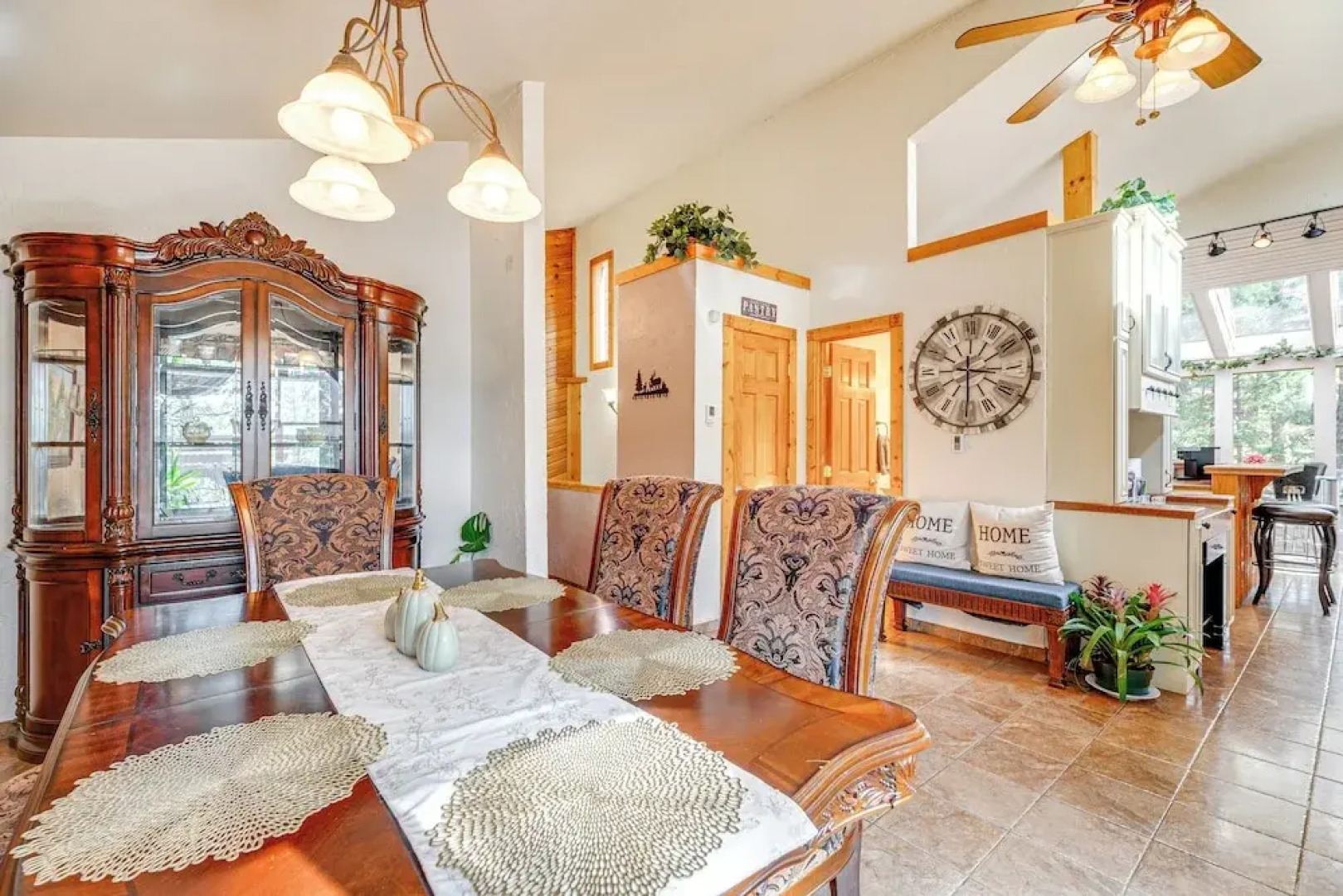 Cozy Home w/ Hot Tub - 11 Mi to Rainbow Falls