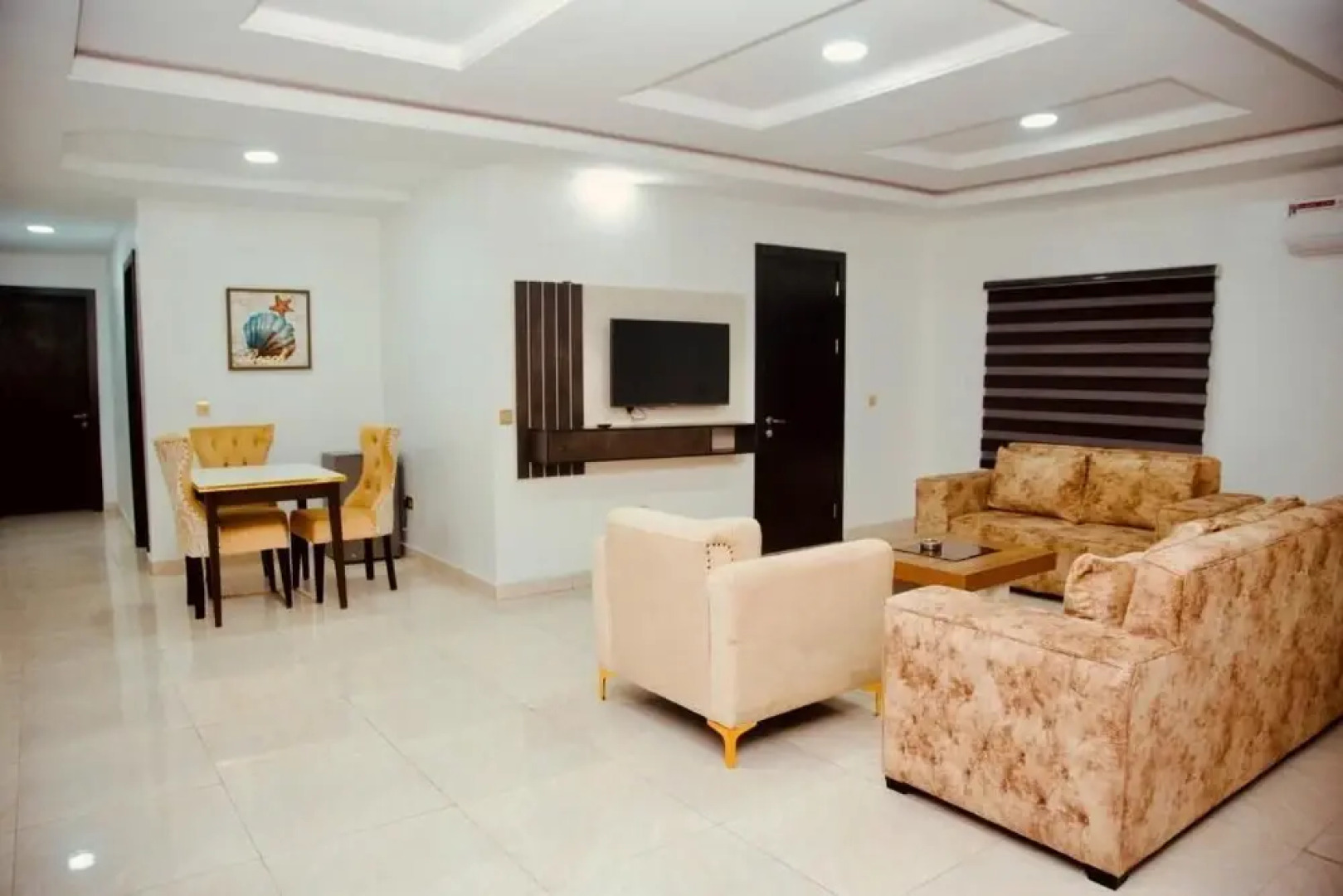 247 Luxury Hotel & Apartment Ajah