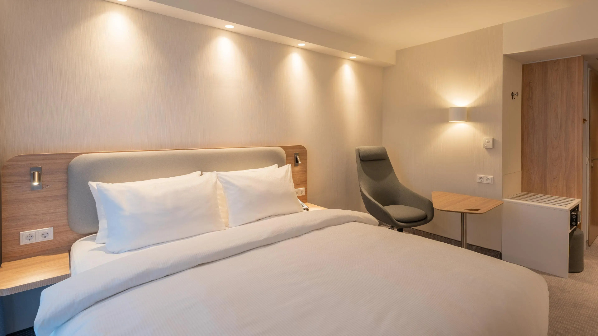 Holiday Inn Express and Suites Potsdam by IHG