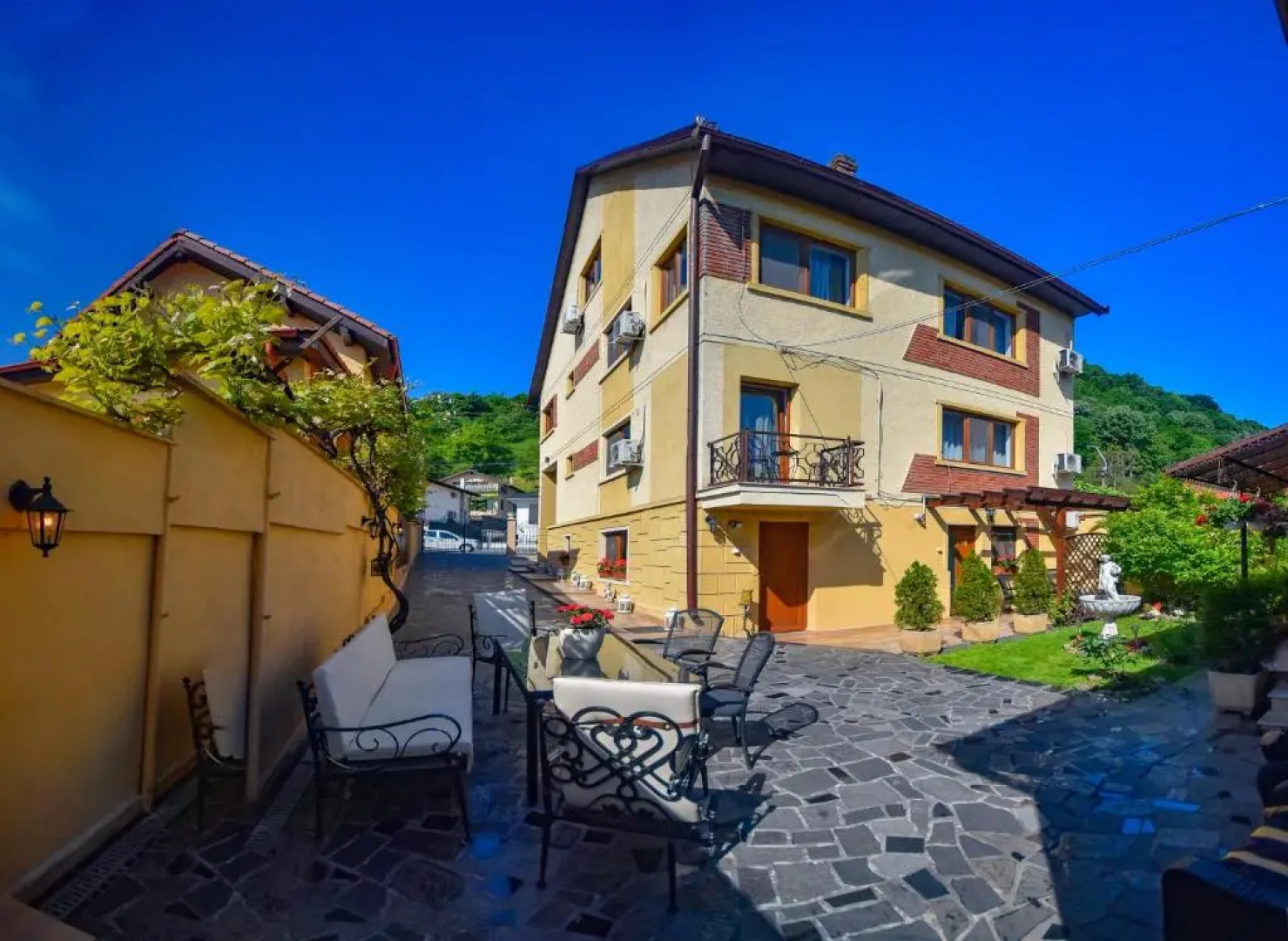 Vila SaraDa Boutique