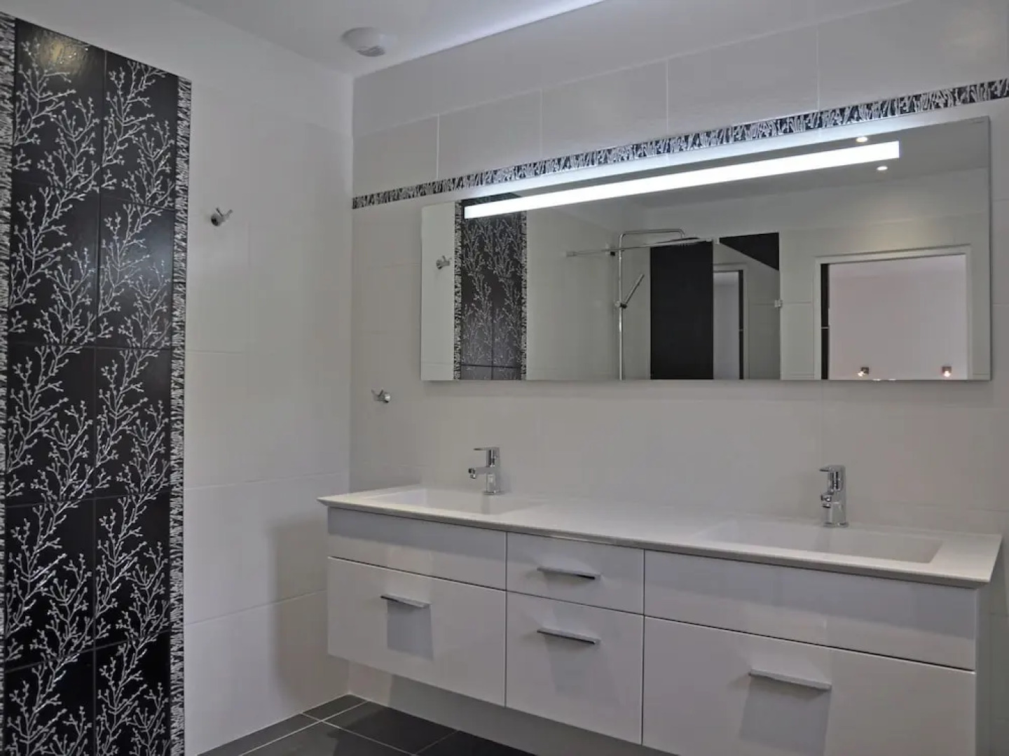 Spacious villa in St. Ambroix with private pool