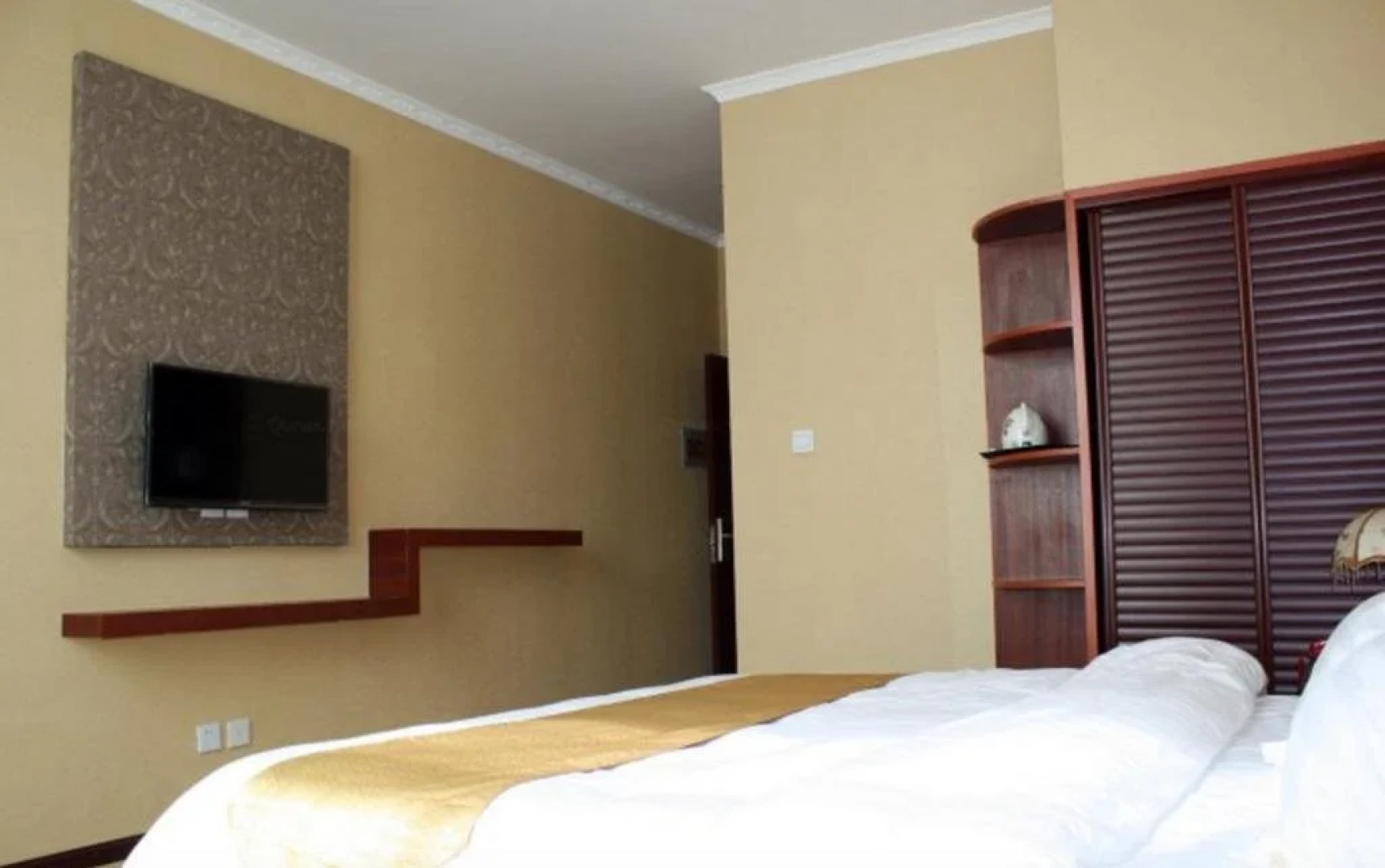 Taiyang Baozuo Hotel