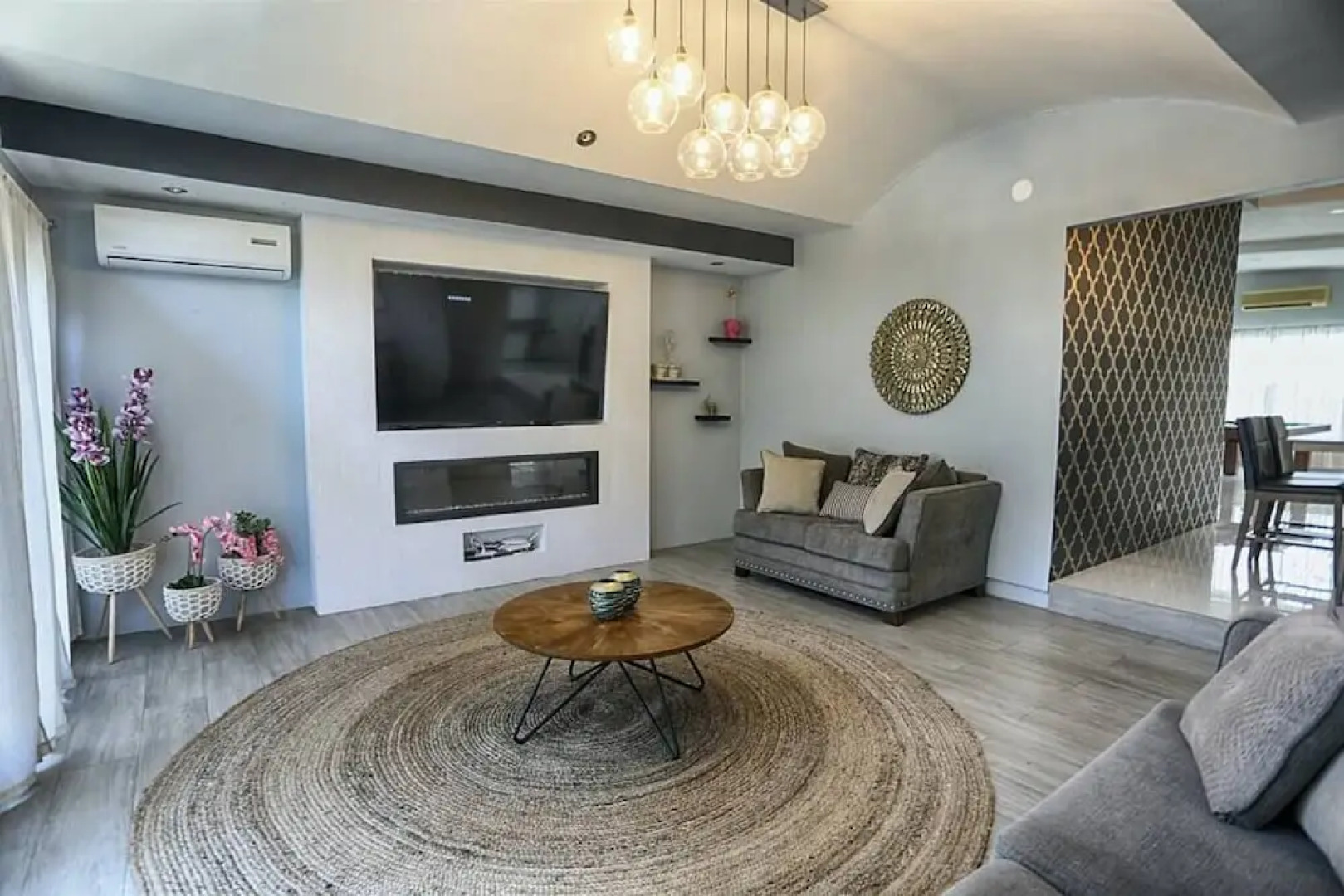 Pool and Jacuzzi Vacation Home