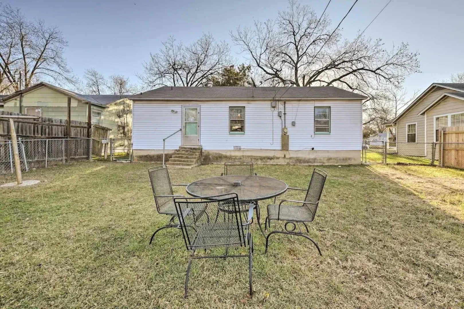 Outdoor Dining & Yard: Pet-friendly Temple Home